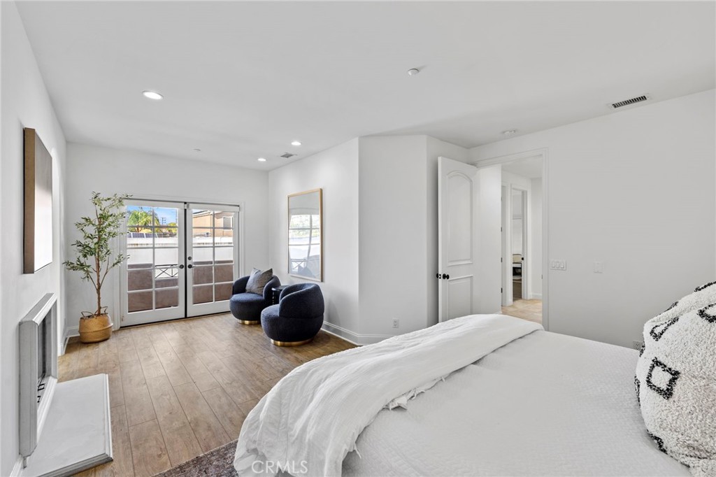 Newport Beach, California, 92663, United States, 3 Bedrooms Bedrooms, ,3 BathroomsBathrooms,Residential,For Sale,1992084