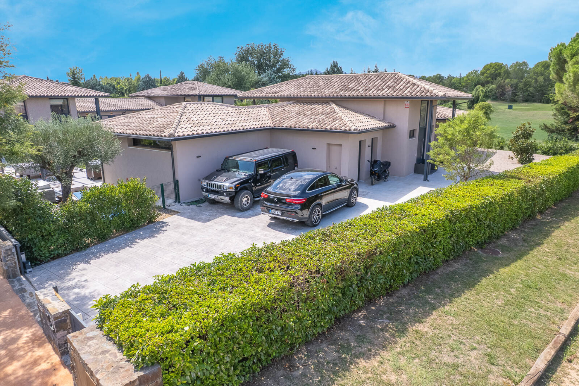 One-story Contemporary Villa in Golf Torremirona - 物件實景