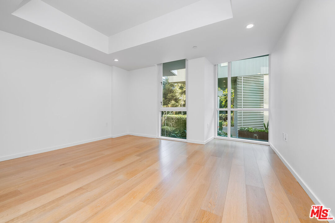 Santa Monica, California, 90401, United States, 2 Bedrooms Bedrooms, ,2 BathroomsBathrooms,Residential,For Sale,2001911