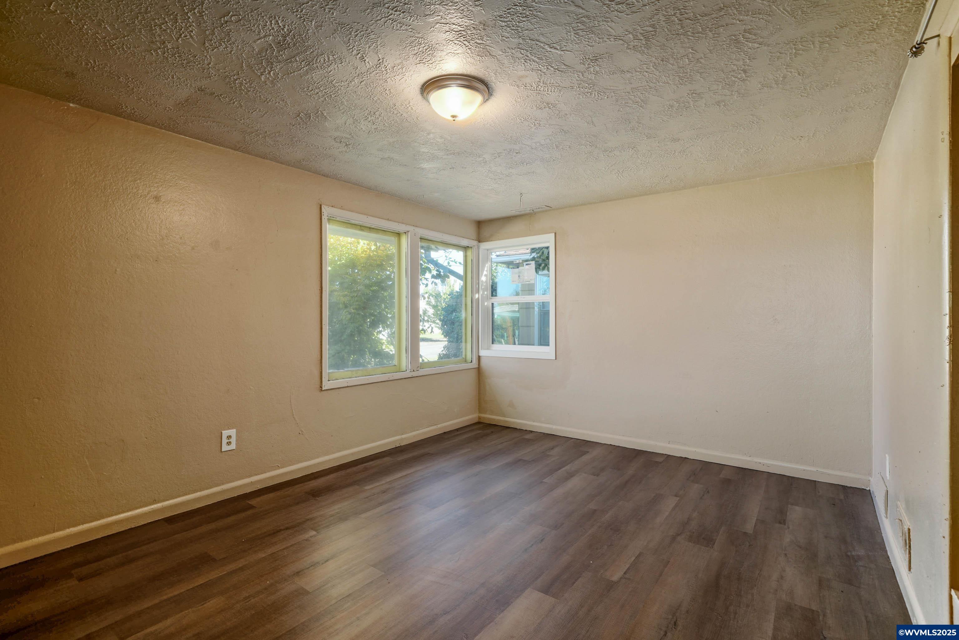 Salem, Oregon, 97301, United States, 5 Bedrooms Bedrooms, ,Residential,For Sale,1965590