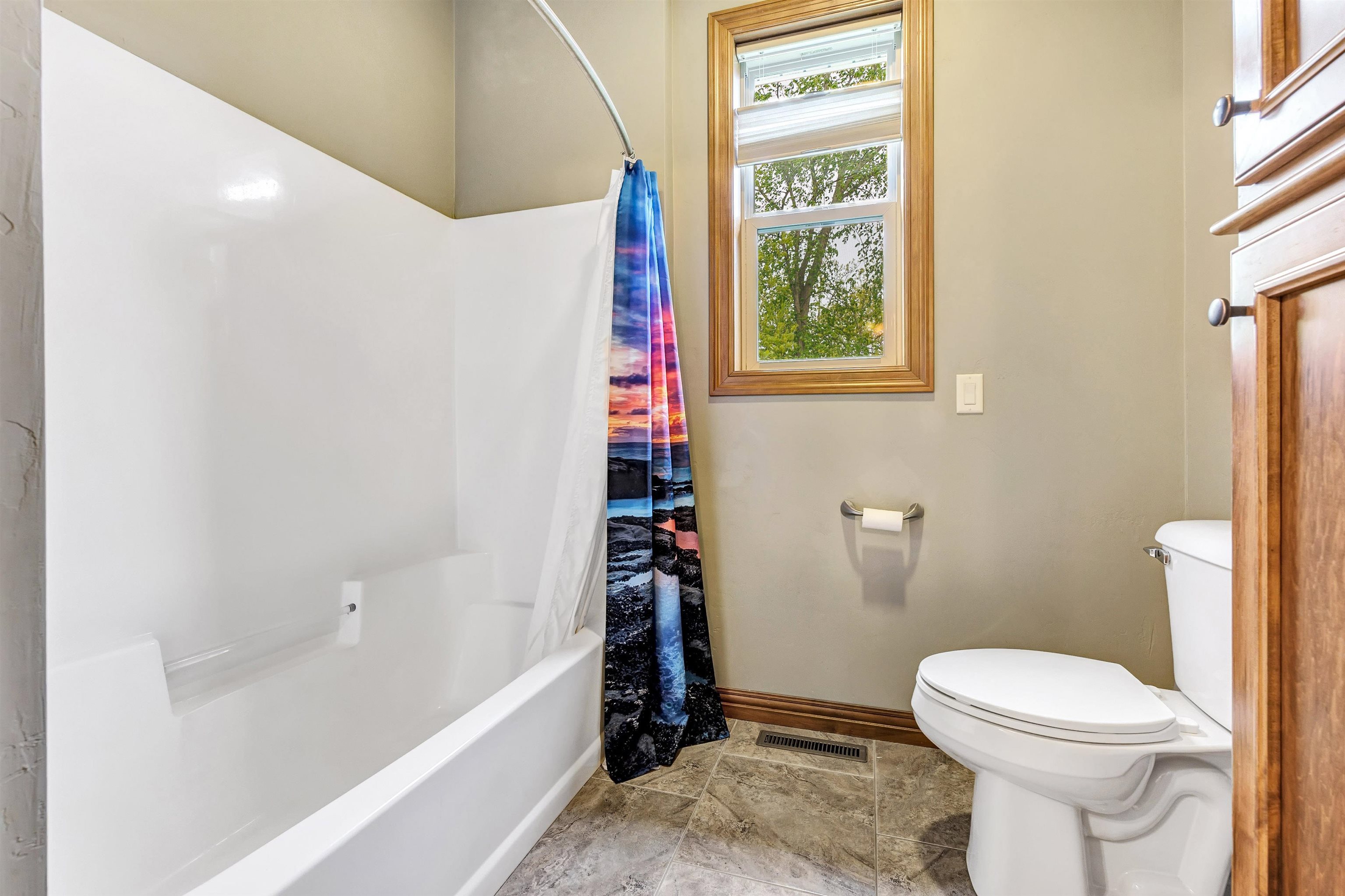 GREEN BAY, Wisconsin, 54313, United States, 5 Bedrooms Bedrooms, ,4 BathroomsBathrooms,Residential,For Sale,1911640