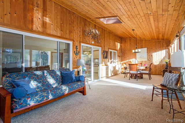 Putnam Twp, Michigan, 48169, United States, 3 Bedrooms Bedrooms, ,2 BathroomsBathrooms,Residential,For Sale,1981909