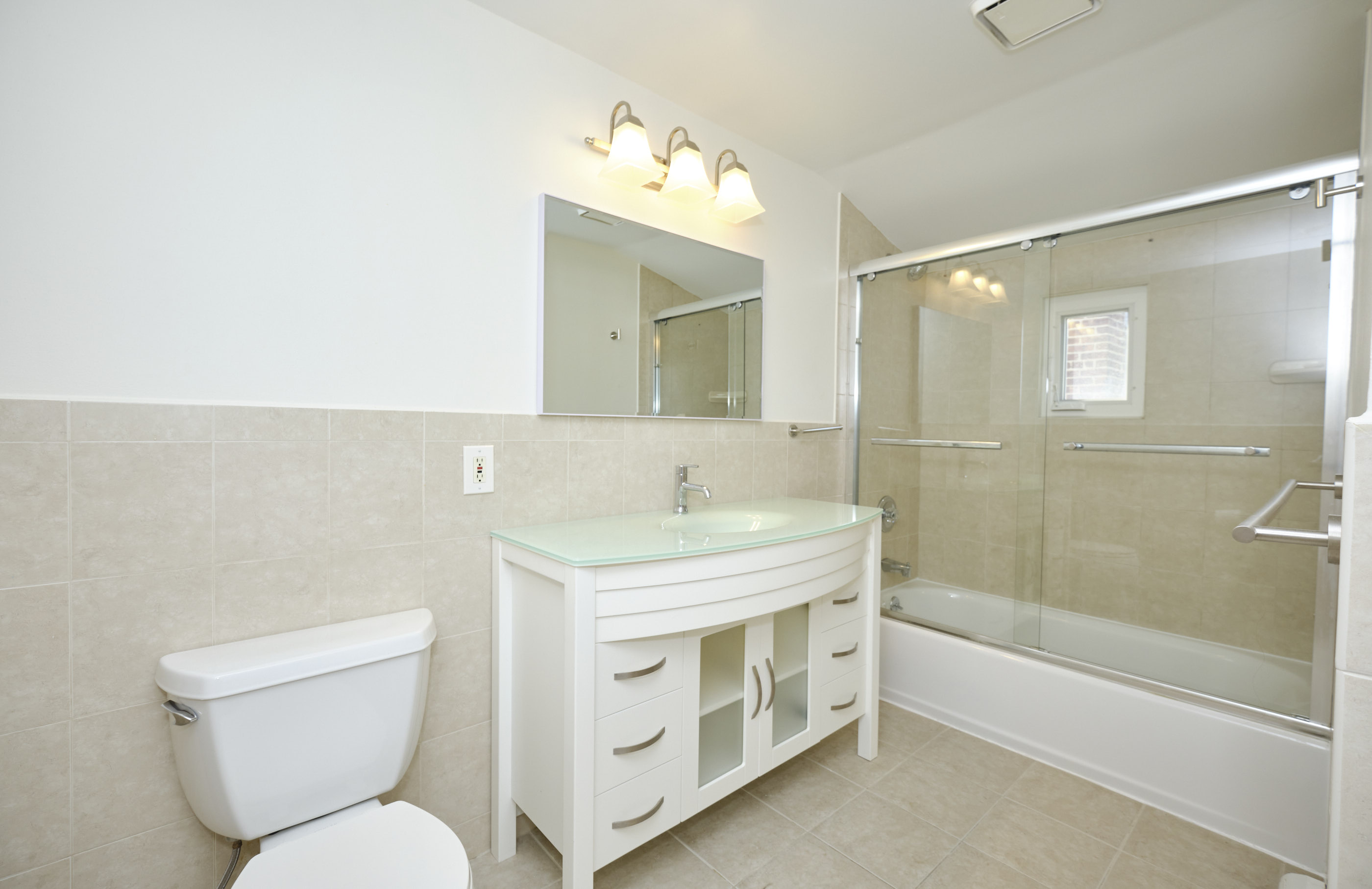 Elmont, New York, 11003, United States, 5 Bedrooms Bedrooms, ,2 BathroomsBathrooms,Residential,For Sale,1981146