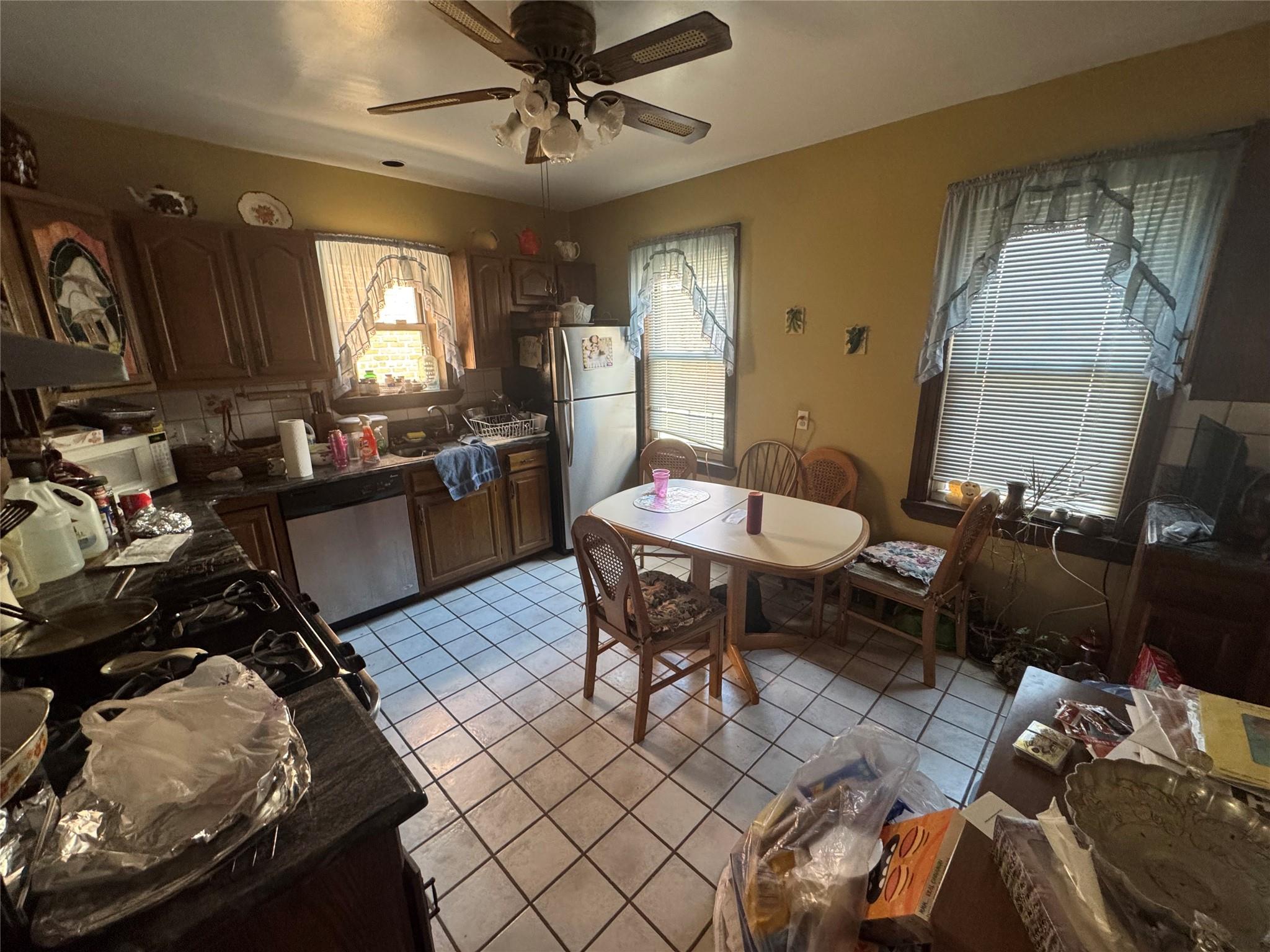 Maspeth, New York, 11378, United States, ,3 BathroomsBathrooms,Residential,For Sale,1828456