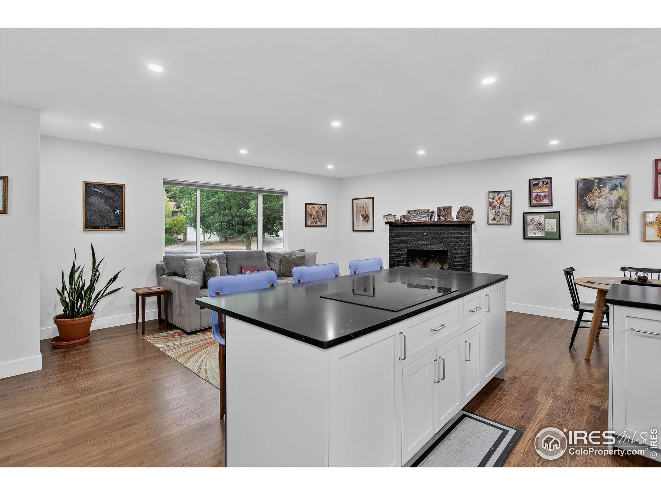 Longmont, Colorado, 80501, United States, 3 Bedrooms Bedrooms, ,2 BathroomsBathrooms,Residential,For Sale,1988284