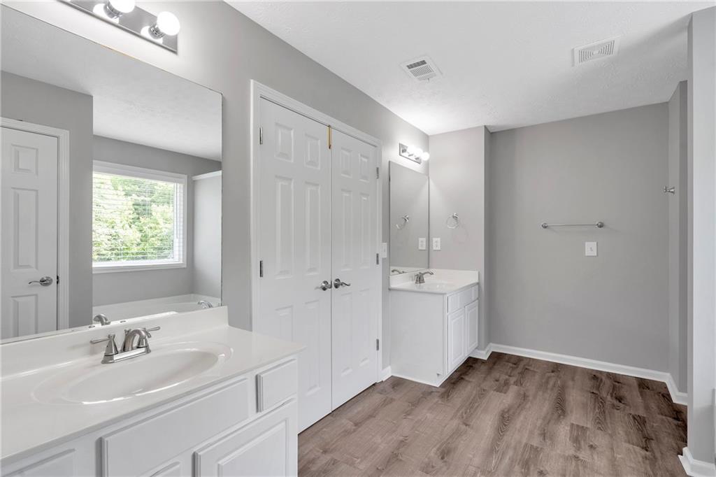 Canton, Georgia, 30115, United States, 5 Bedrooms Bedrooms, ,4 BathroomsBathrooms,Residential,For Sale,1882662