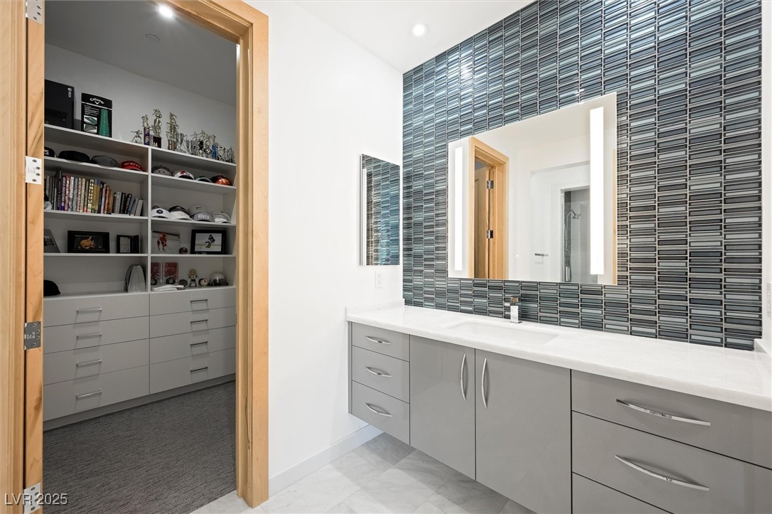 Las Vegas, Nevada, 89135, United States, 3 Bedrooms Bedrooms, ,4 BathroomsBathrooms,Residential,For Sale,1993363