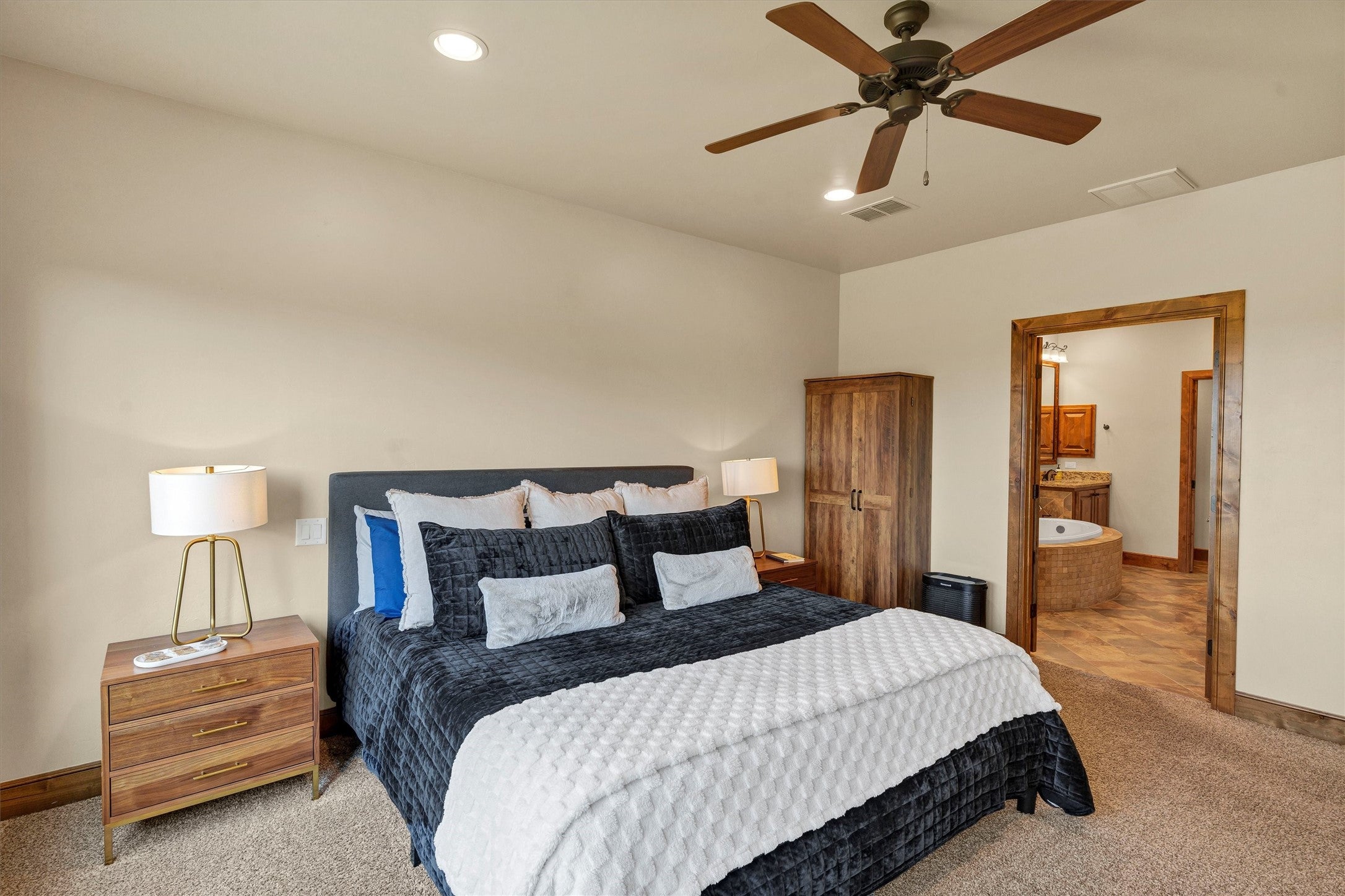 Graford, Texas, 76449, United States, 3 Bedrooms Bedrooms, ,4 BathroomsBathrooms,Residential,For Sale,1982485