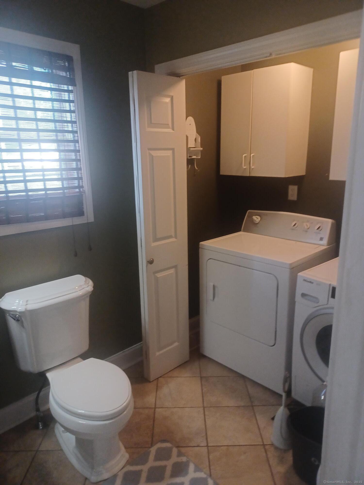 Stratford, Connecticut, 06614, United States, 3 Bedrooms Bedrooms, ,2 BathroomsBathrooms,Residential,For Sale,1926191