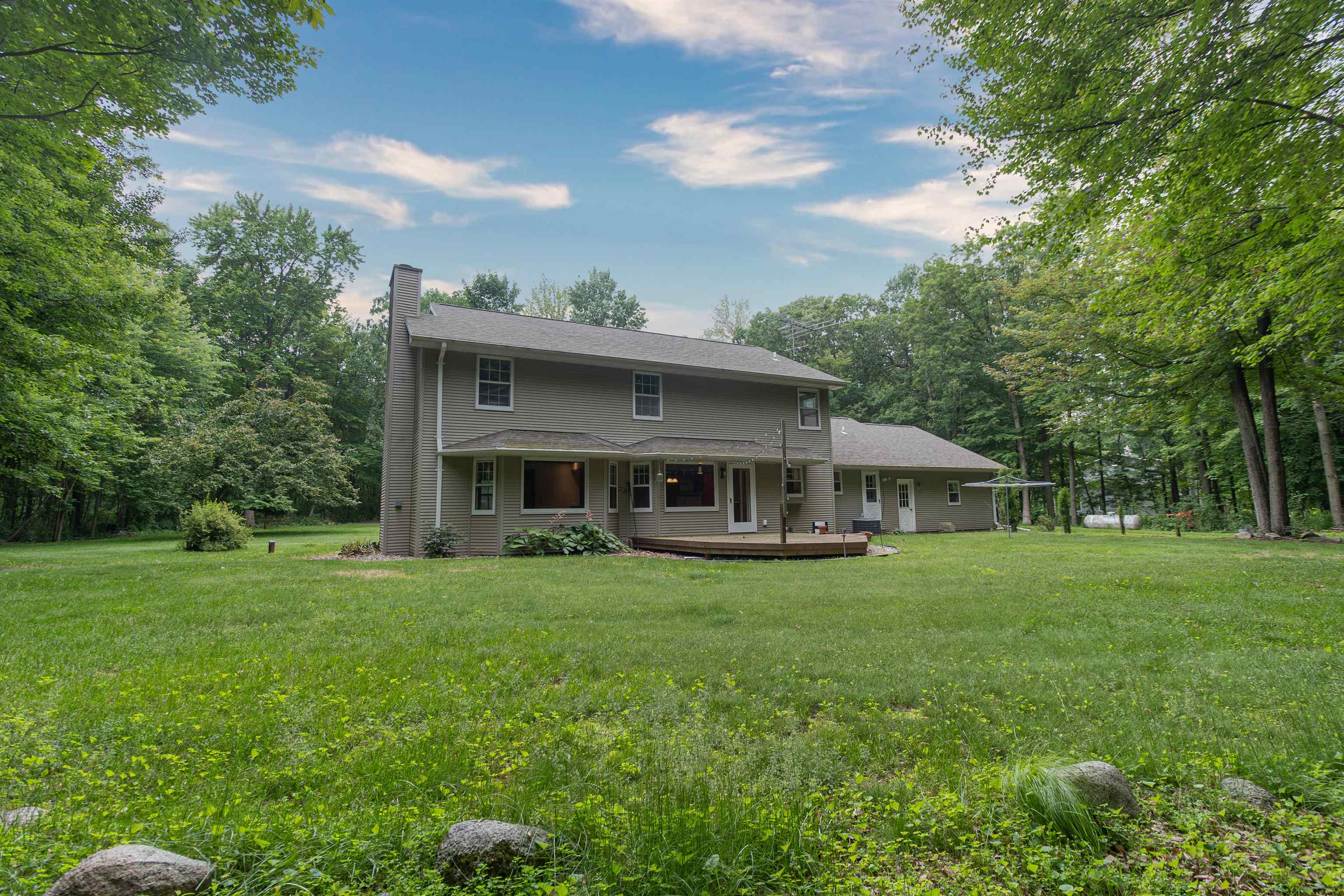 WAUPACA, Wisconsin, 54981, United States, 4 Bedrooms Bedrooms, ,3 BathroomsBathrooms,Residential,For Sale,1913222
