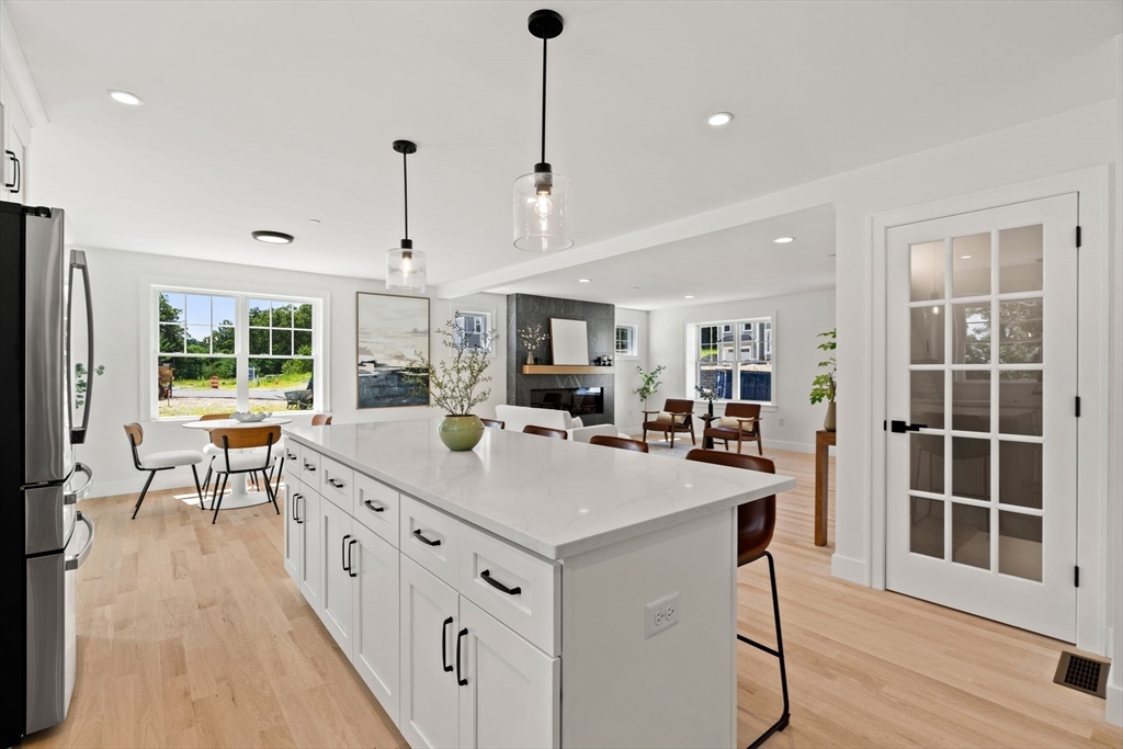Haverhill, Massachusetts, 01832, United States, 3 Bedrooms Bedrooms, ,4 BathroomsBathrooms,Residential,For Sale,1827330