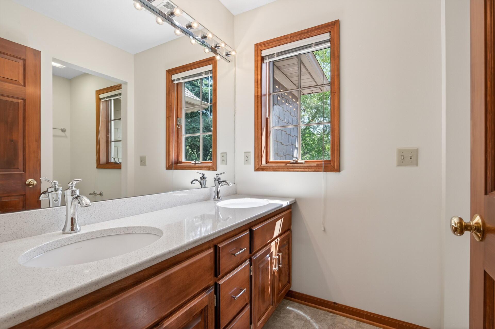 Luxury Lakeside Retreat in the Heart of Woodbury - 物件實景