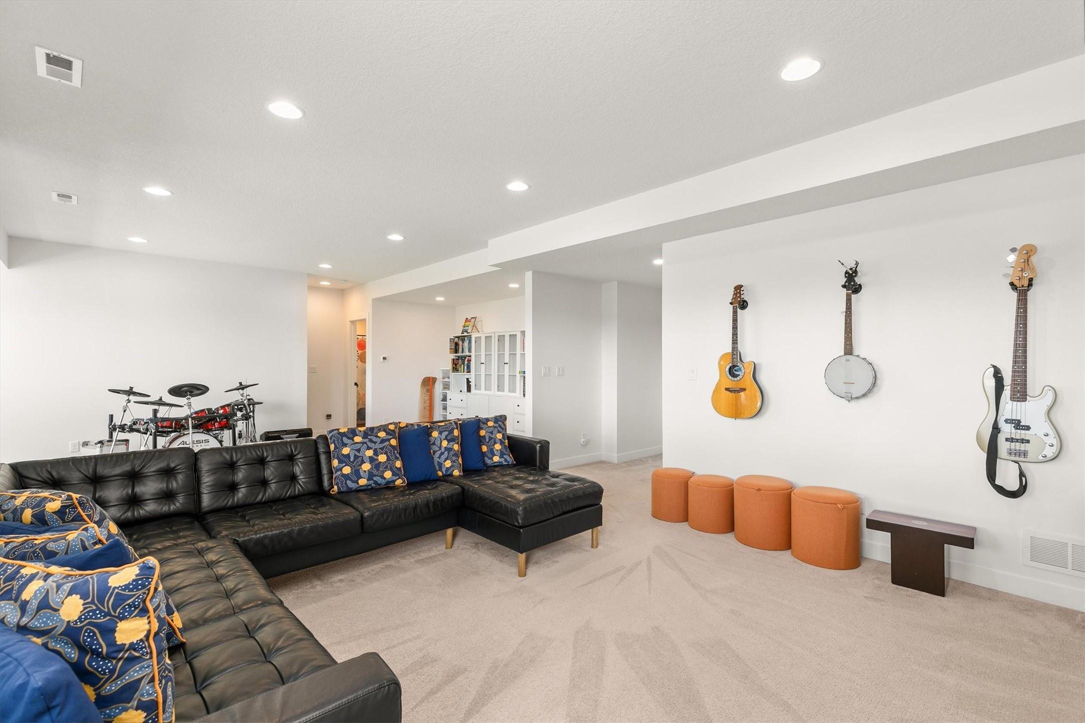 West Des Moines, Iowa, 50266, United States, 5 Bedrooms Bedrooms, ,5 BathroomsBathrooms,Residential,For Sale,2030247