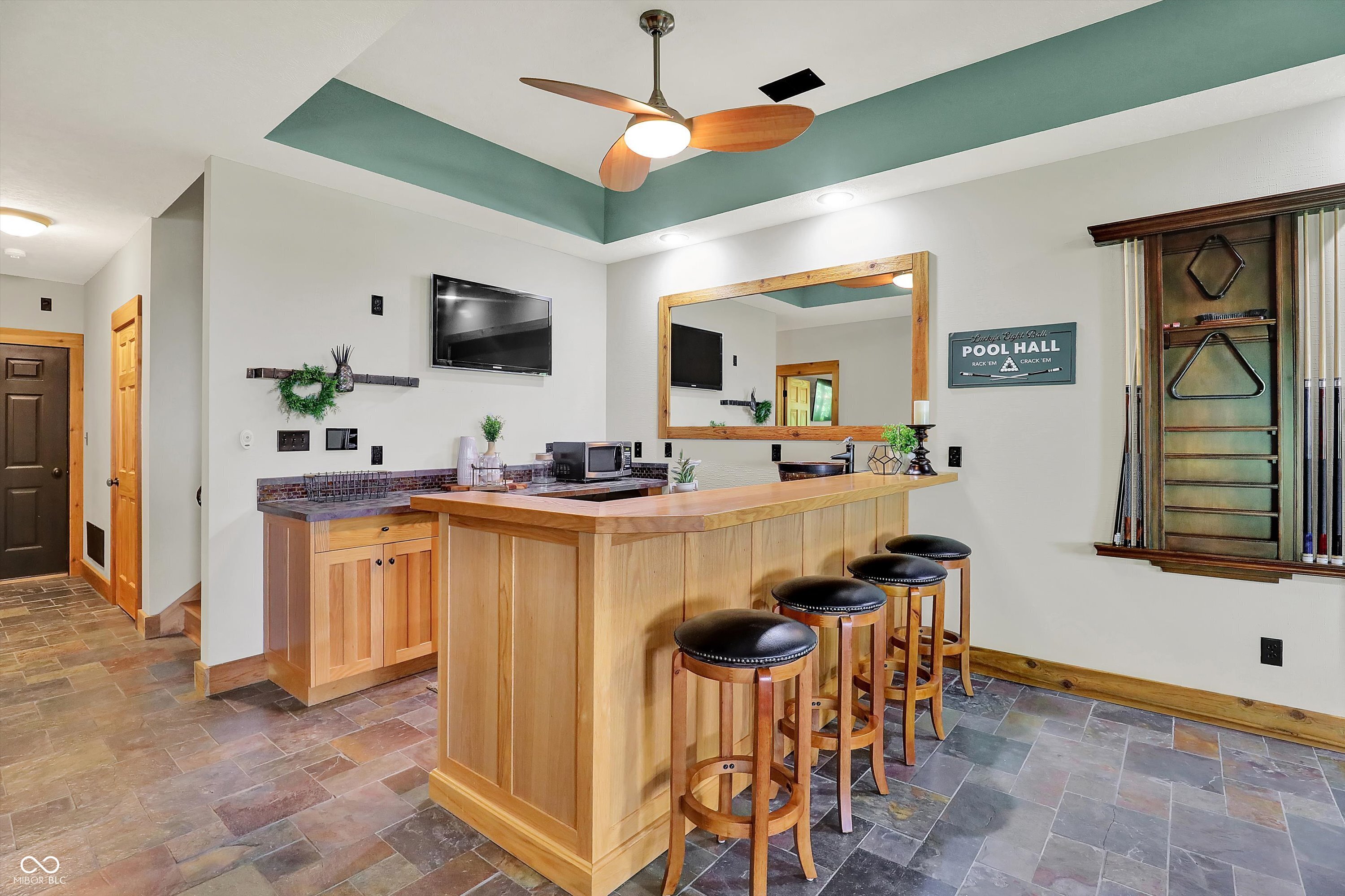 Unionville, Indiana, 47468, United States, 4 Bedrooms Bedrooms, ,5 BathroomsBathrooms,Residential,For Sale,1870094