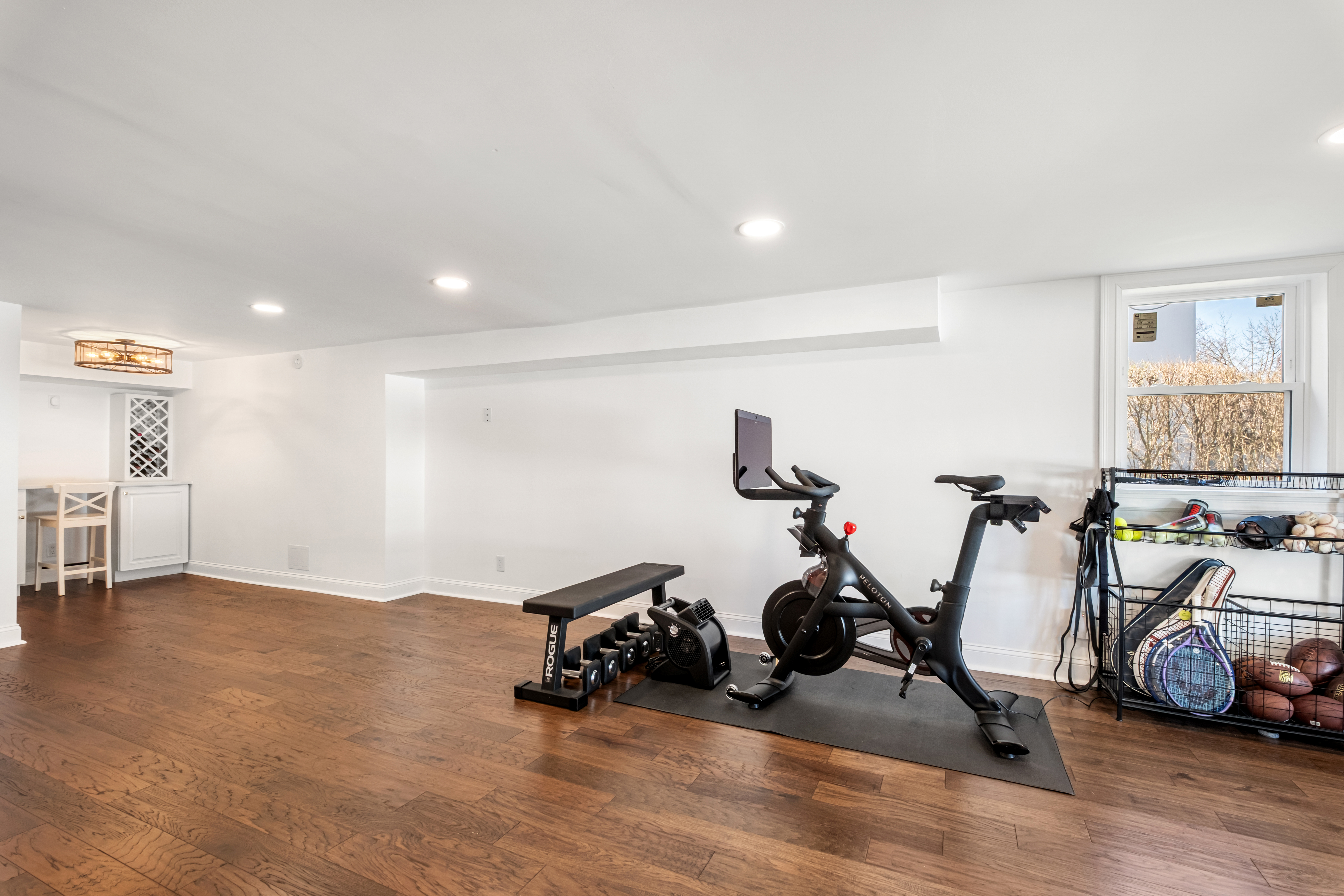  a gracious, fully-updated home where  every detail has been considered. - 物件實景