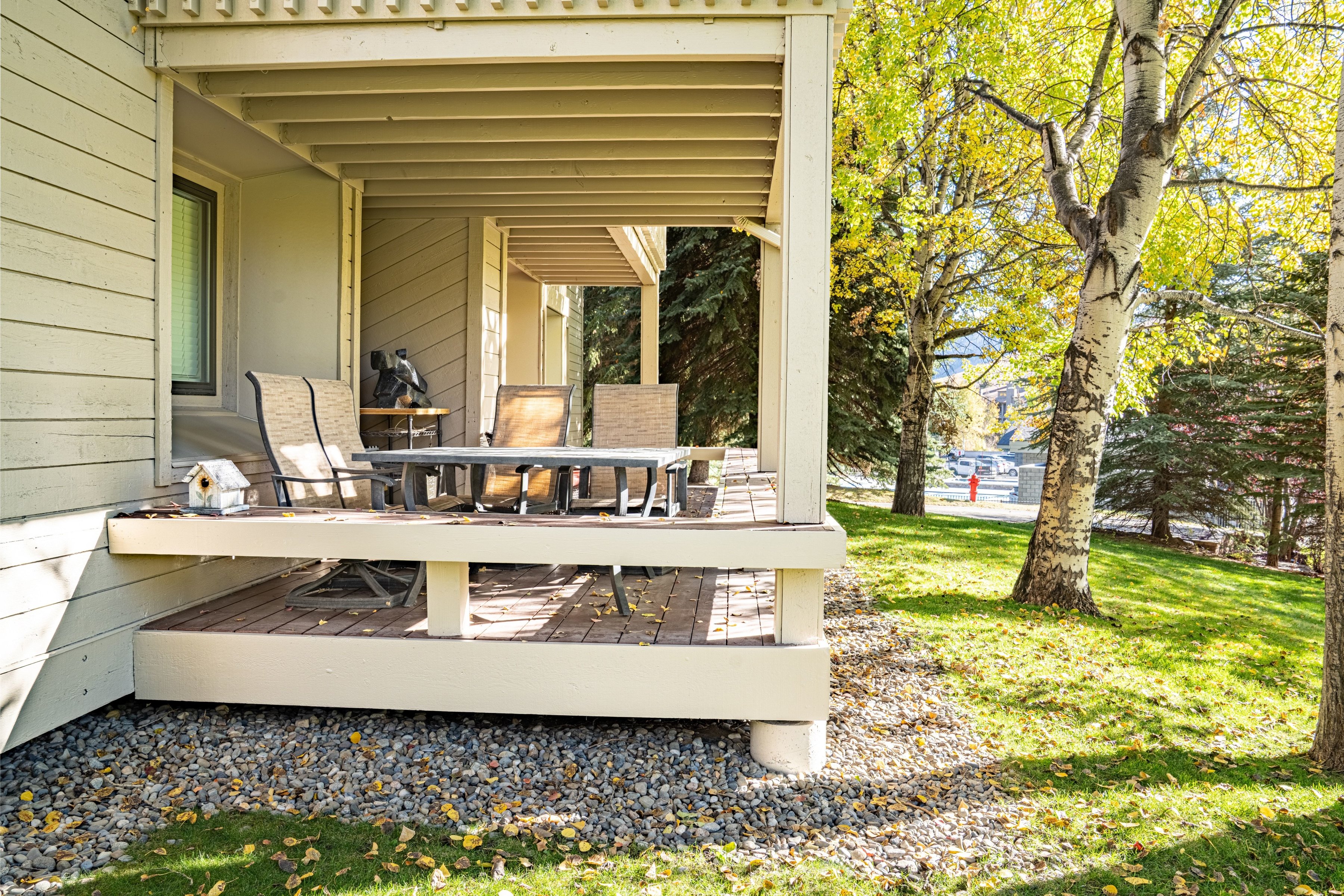  Single Level Living With Expansive Deck and Patio - 物件實景