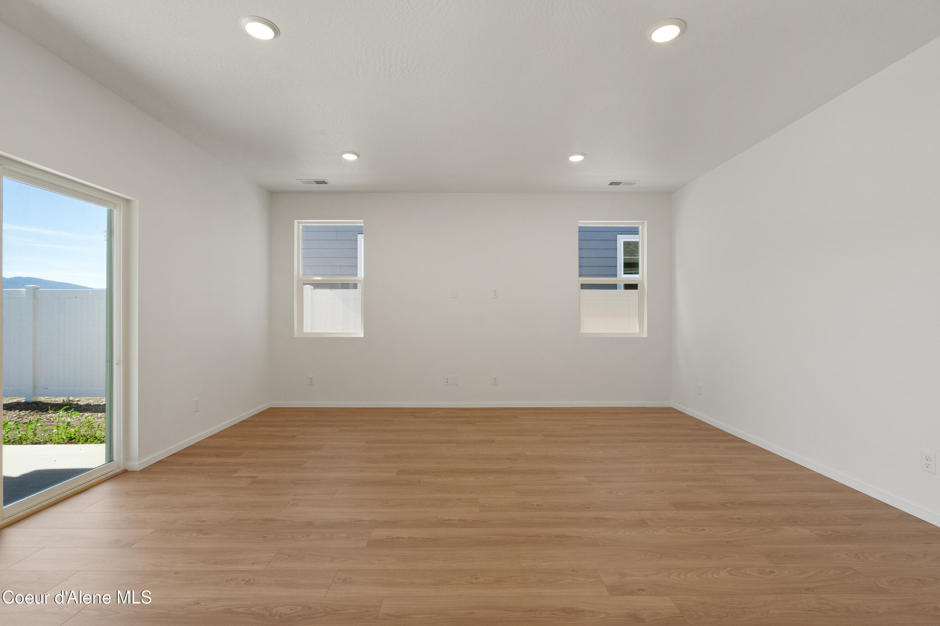 Post Falls, Idaho, 83854, United States, 3 Bedrooms Bedrooms, ,Residential,For Sale,1976104