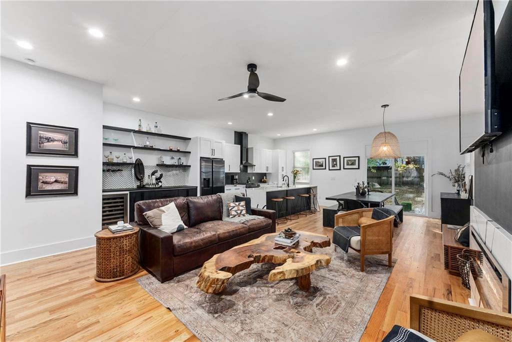 Atlanta, Georgia, 30317, United States, 5 Bedrooms Bedrooms, ,4 BathroomsBathrooms,Residential,For Sale,1989544