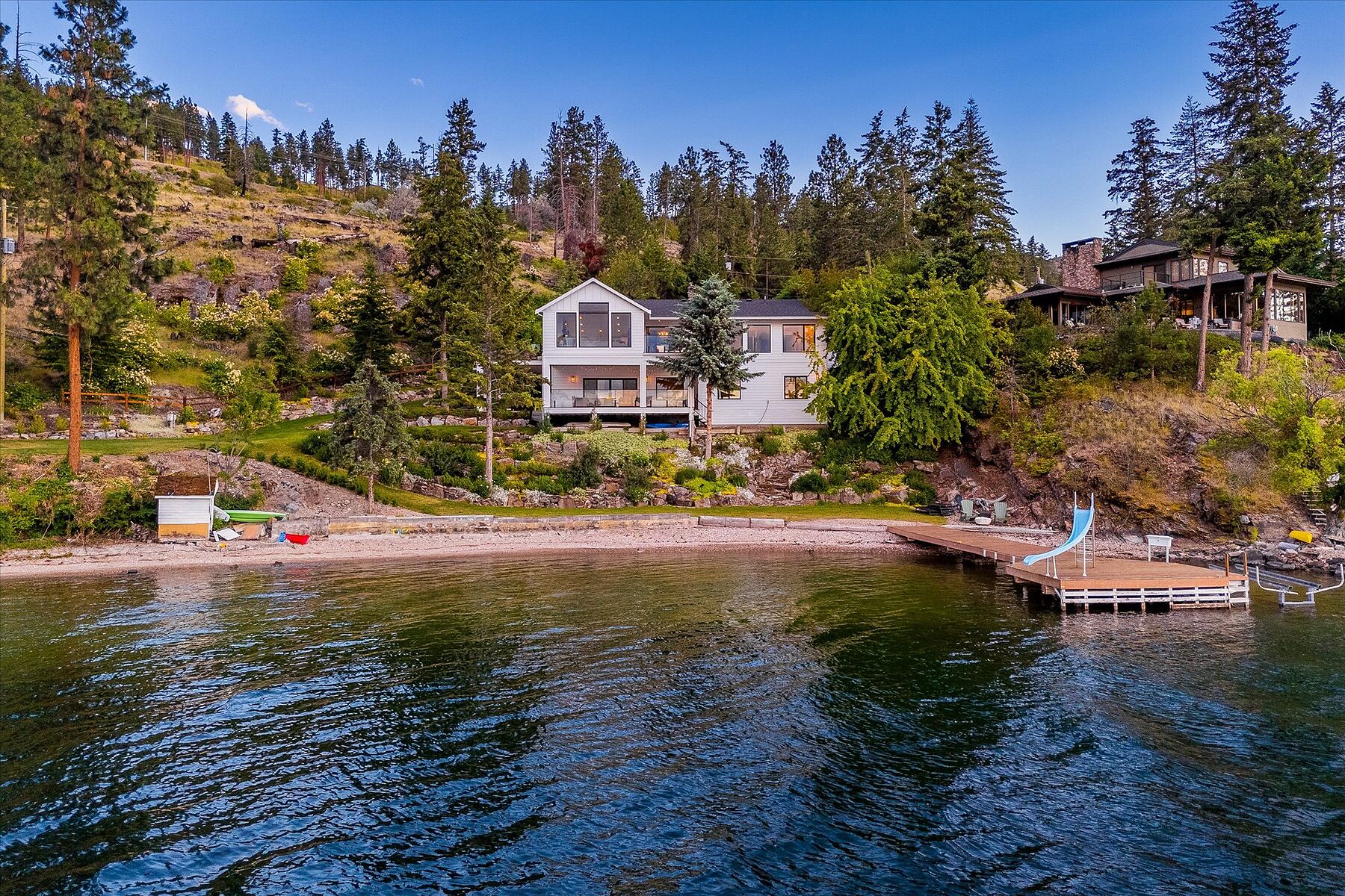  Stunning Home with Privacy - 物件實景