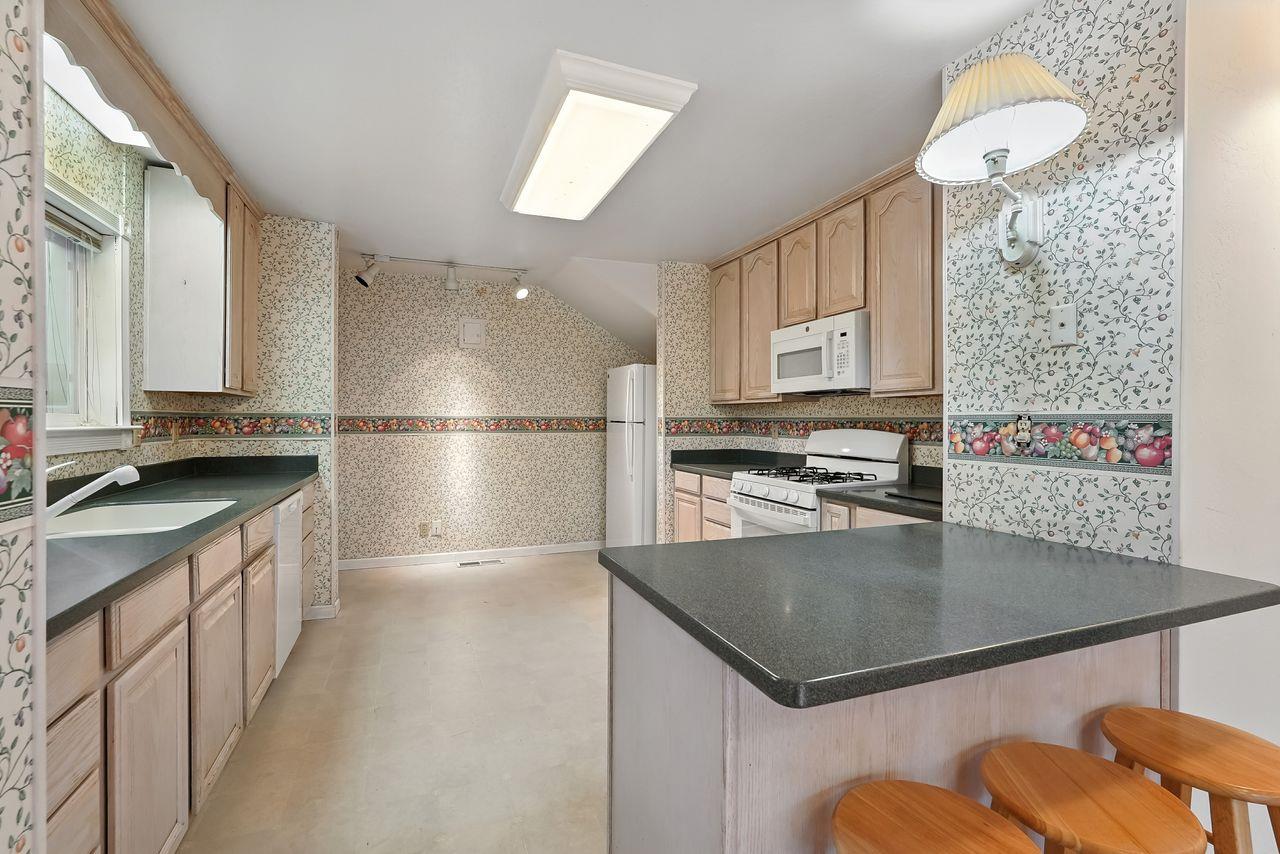 Sacramento, California, 95819, United States, 3 Bedrooms Bedrooms, ,2 BathroomsBathrooms,Residential,For Sale,1925048