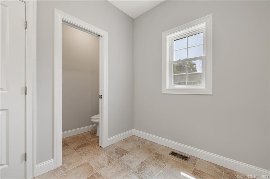 East Hampton, Connecticut, 06424, United States, 3 Bedrooms Bedrooms, ,2 BathroomsBathrooms,Residential,For Sale,1998442