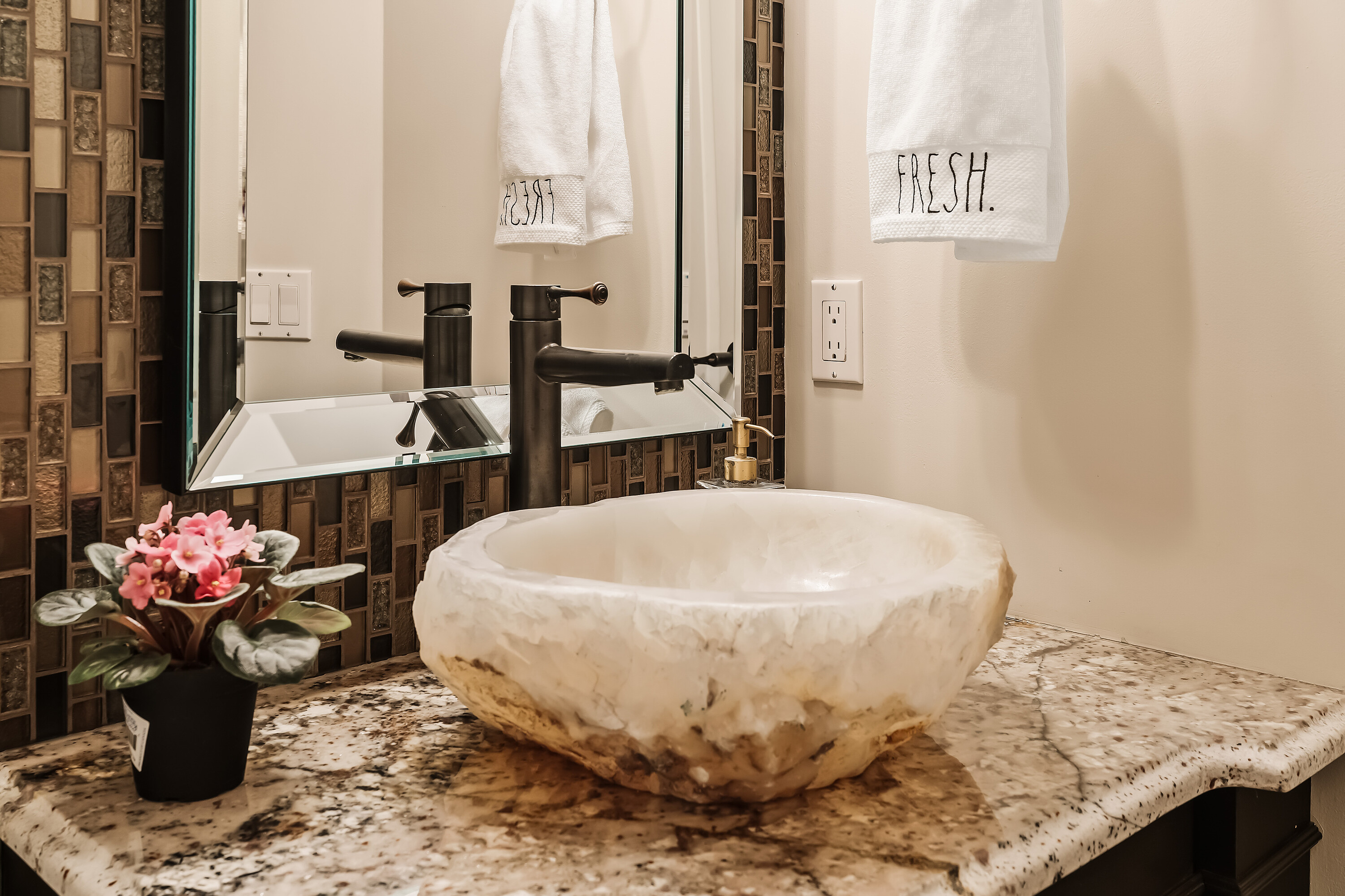  Estate Home Backing Ravine - 物件實景