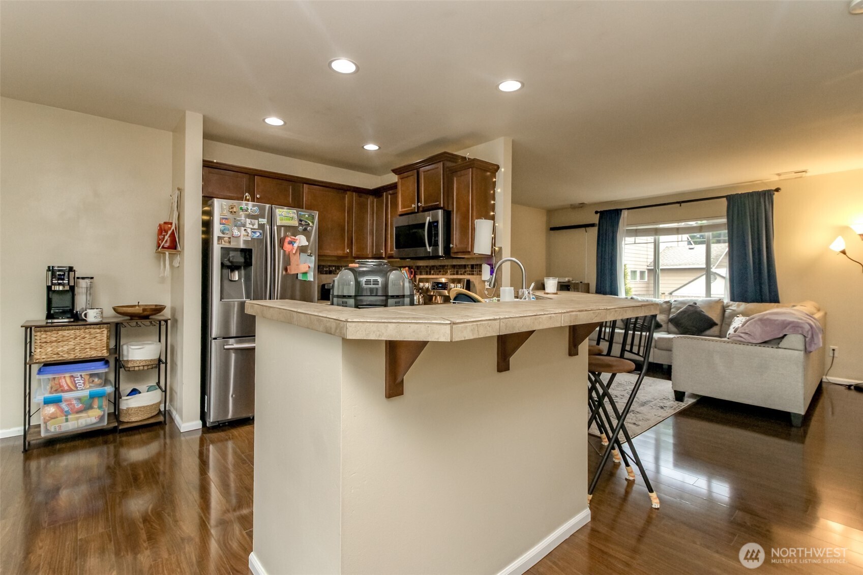 Puyallup, Washington, 98373, United States, 3 Bedrooms Bedrooms, ,3 BathroomsBathrooms,Residential,For Sale,1979459