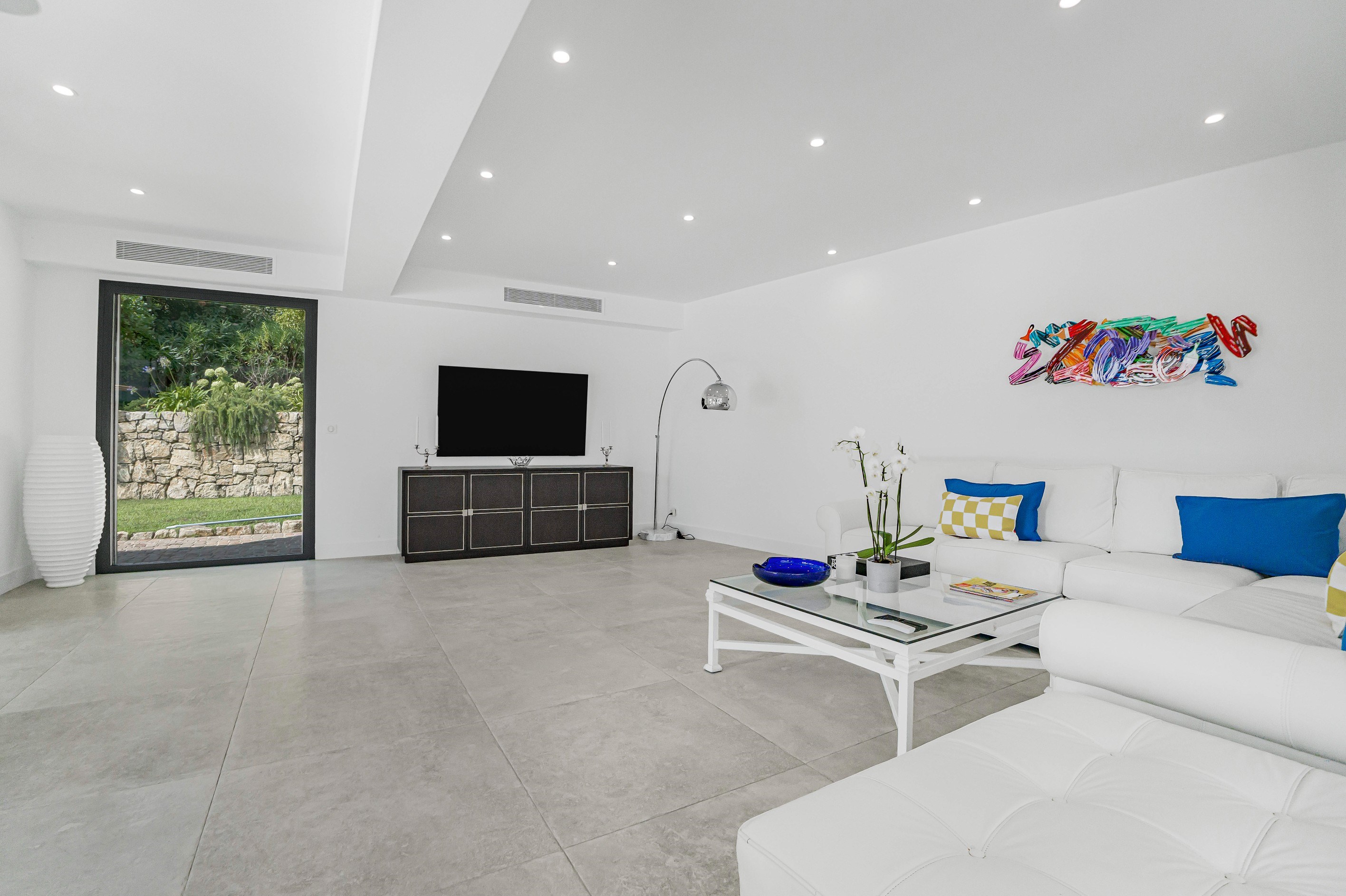  Mougins, renovated contemporary villa within the private estate Les Parcs de Mo… - 物件實景