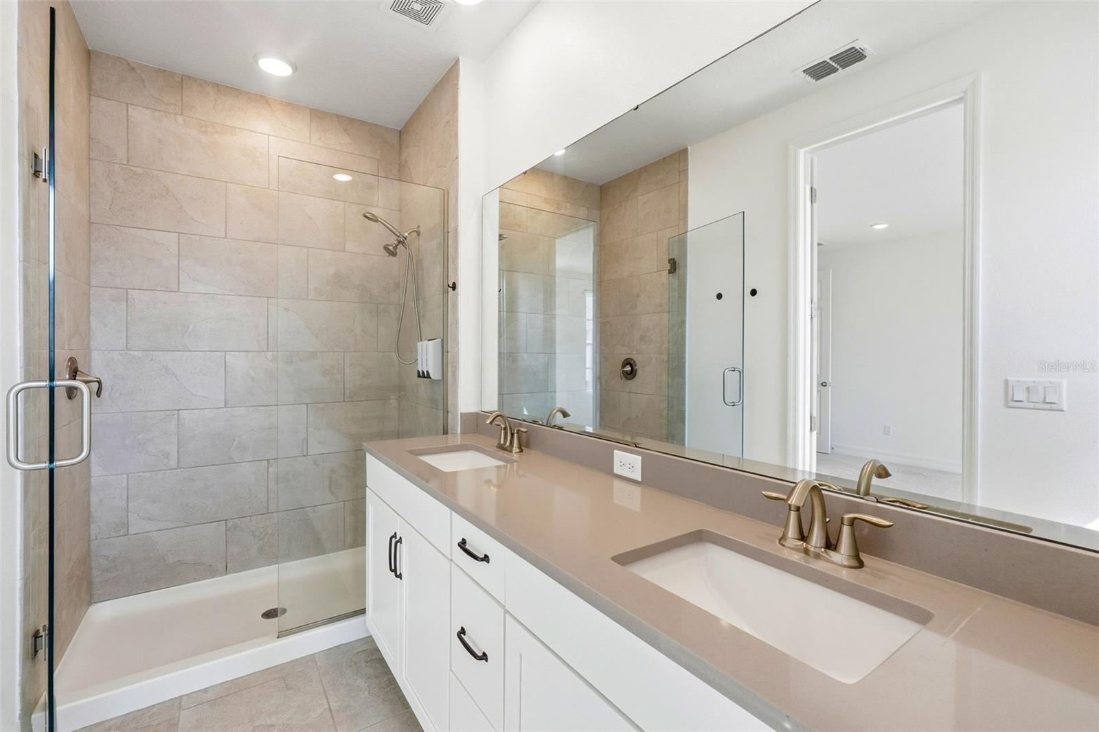 CELEBRATION, Florida, 34747, United States, 4 Bedrooms Bedrooms, ,3 BathroomsBathrooms,Residential,For Sale,1975920