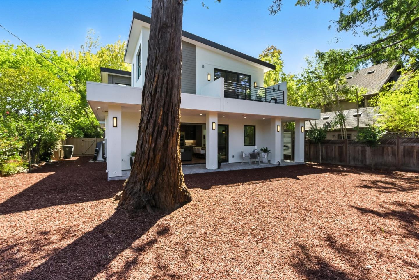 Palo Alto, California, 94303, United States, 4 Bedrooms Bedrooms, ,5 BathroomsBathrooms,Residential,For Sale,1906712
