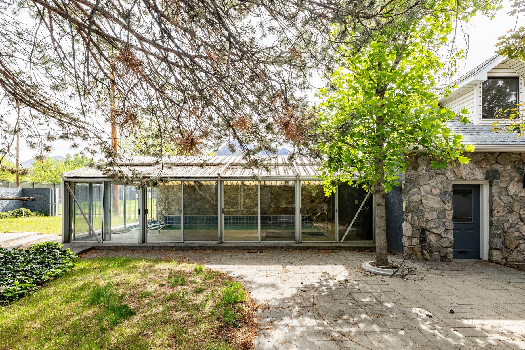  Timeless Holladay Opportunity Backing Cottonwood Club - 物件實景
