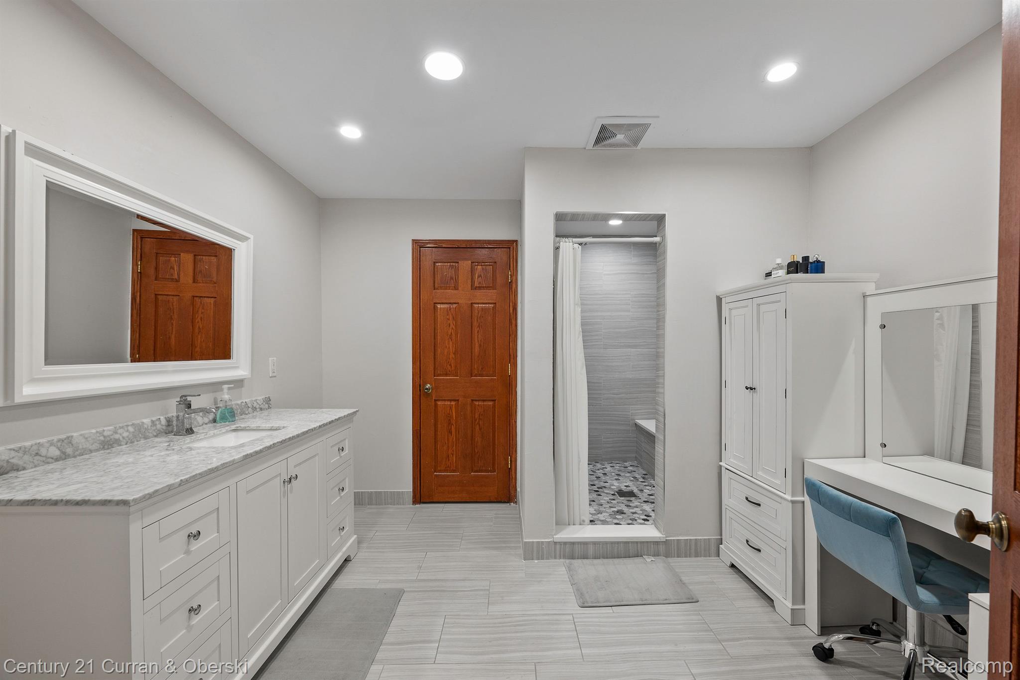 Dearborn, Michigan, 48128, United States, 4 Bedrooms Bedrooms, ,3 BathroomsBathrooms,Residential,For Sale,1908051
