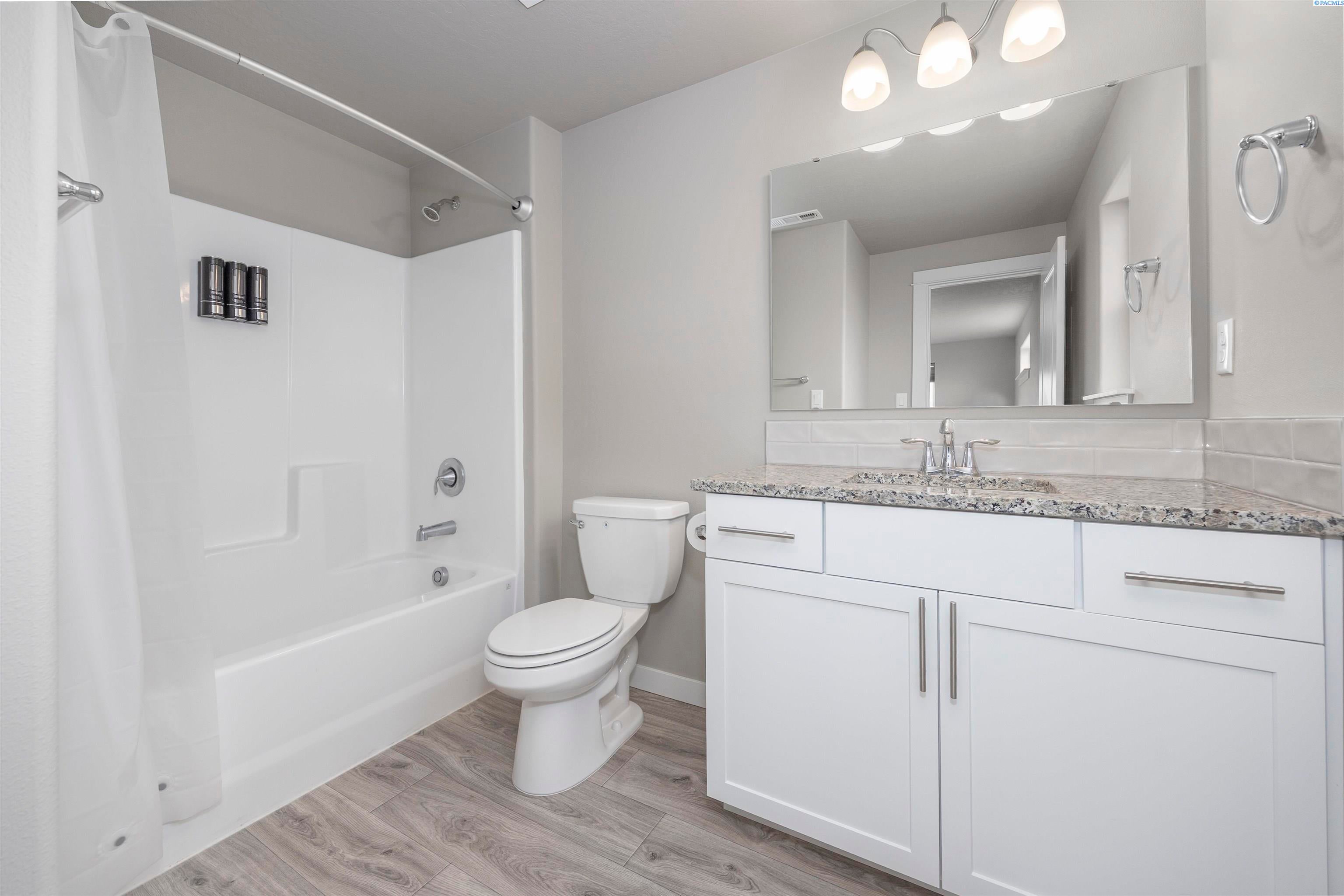 Prosser, Washington, 99350, United States, 3 Bedrooms Bedrooms, ,3 BathroomsBathrooms,Residential,For Sale,1994291