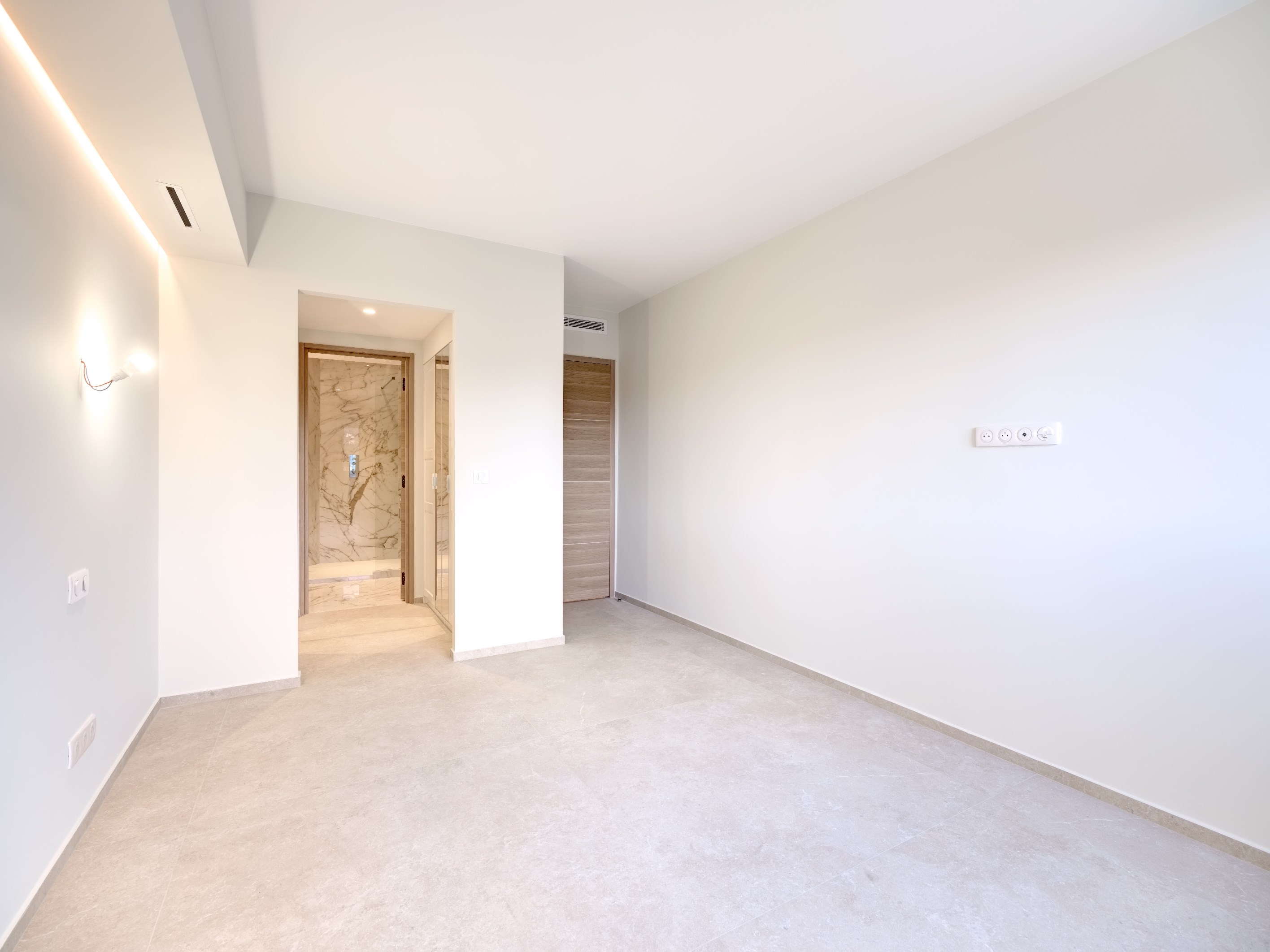 Luxury 92 m² apartment for sale, Croisette Cannes, Port Canto view - 物件實景