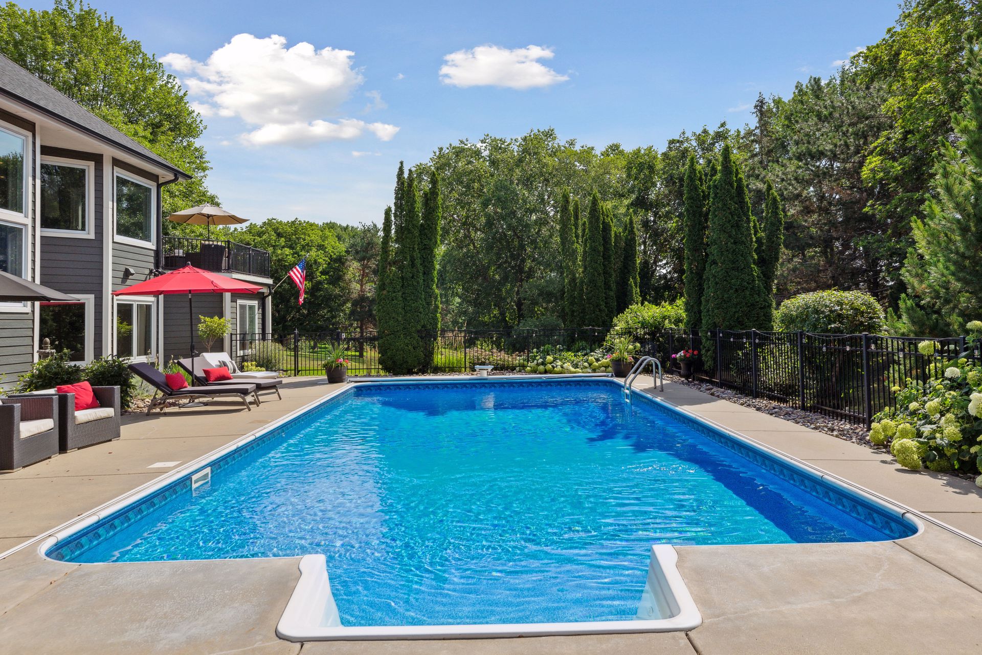 Private Acre Estate with Resort-Style Backyard Retreat - 物件實景