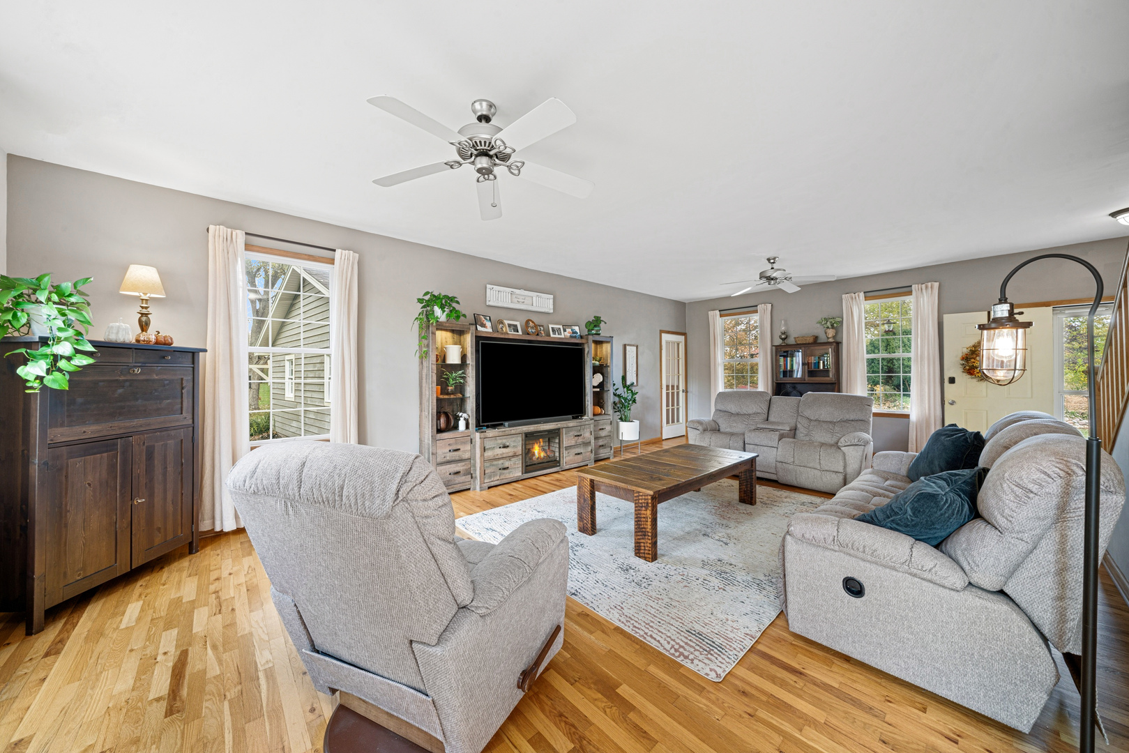 Elburn, Illinois, 60119, United States, 5 Bedrooms Bedrooms, ,3 BathroomsBathrooms,Residential,For Sale,1986331