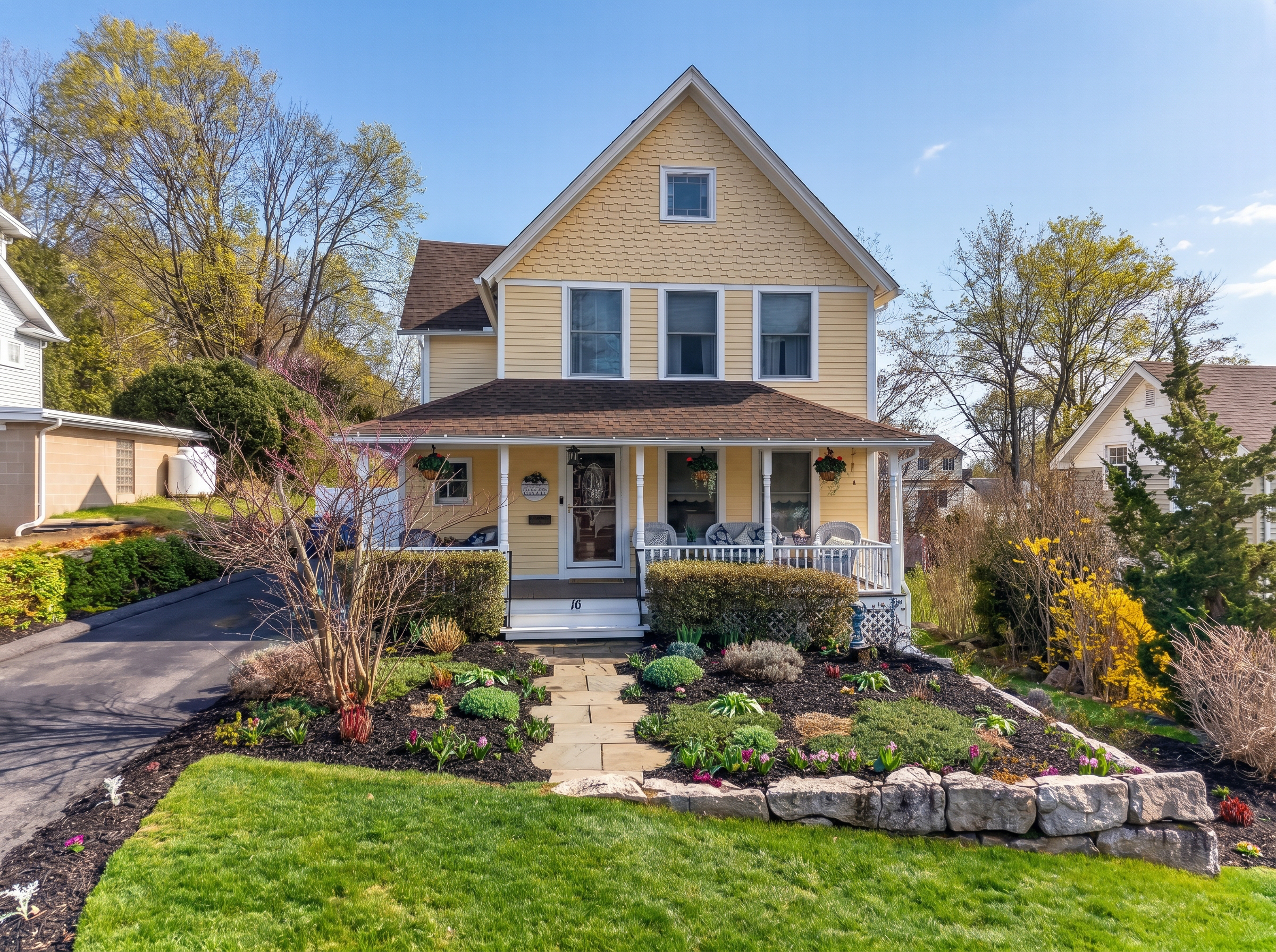  Refined Character & Private Outdoor Retreat in Heart of Mystic - 物件實景