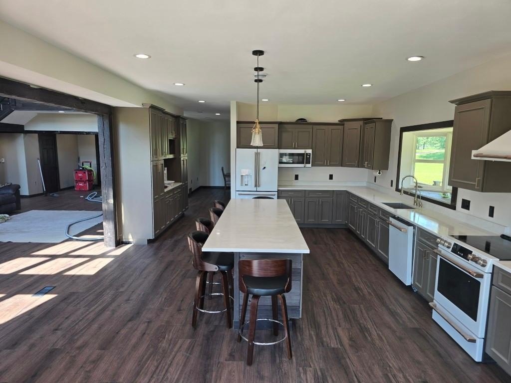 Parkers Prairie, Minnesota, 56361, United States, 6 Bedrooms Bedrooms, ,3 BathroomsBathrooms,Residential,For Sale,2026101