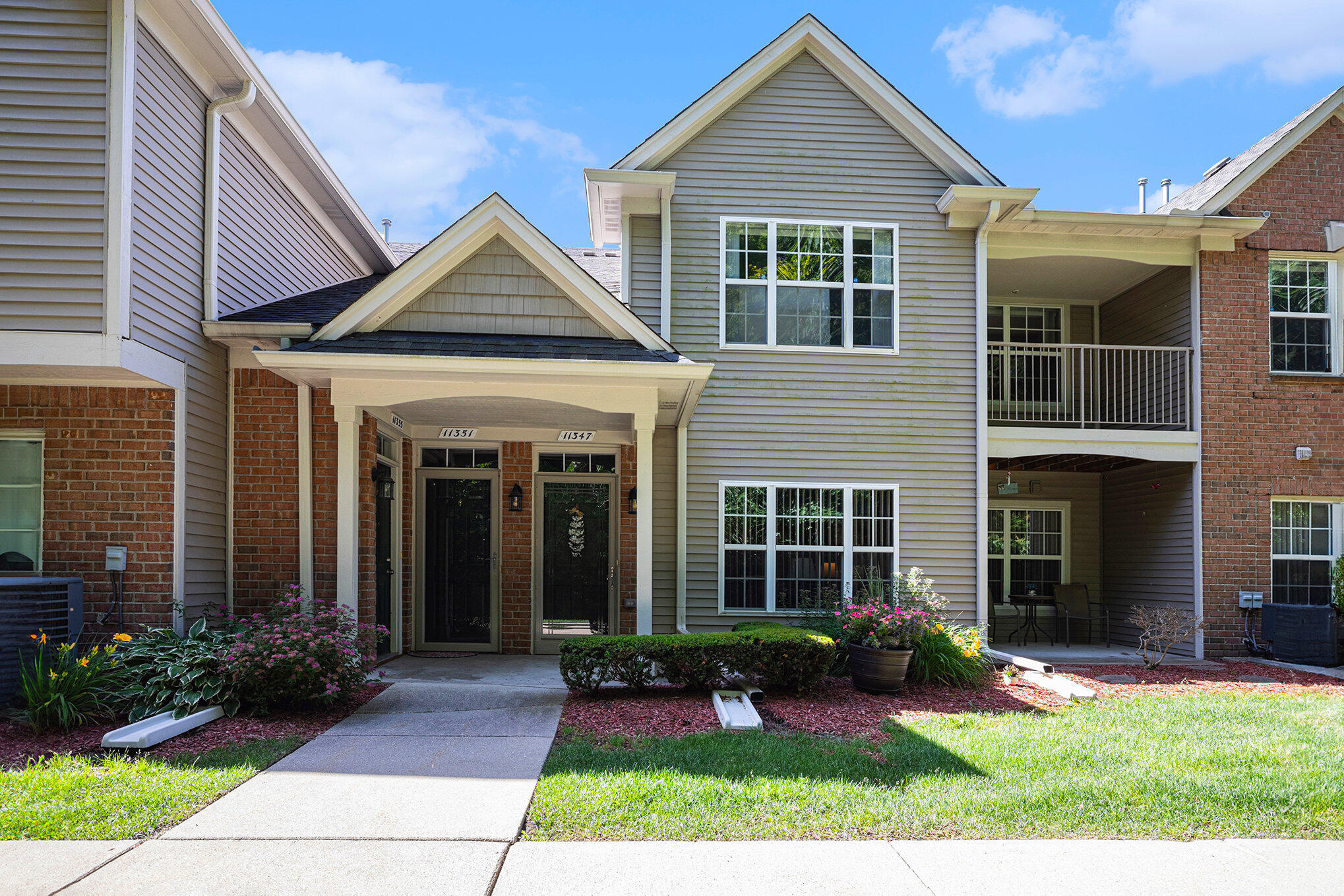 Woods Dr, Shelby Township, MI 48317