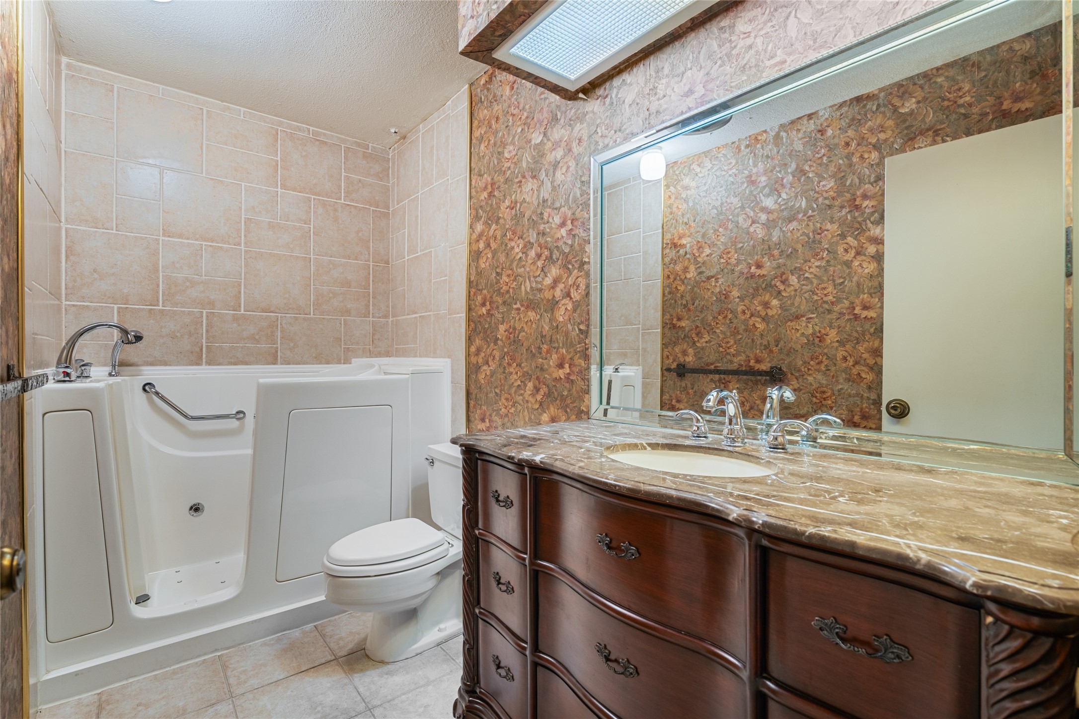 Dallas, Texas, 75244, United States, 4 Bedrooms Bedrooms, ,2 BathroomsBathrooms,Residential,For Sale,1991036