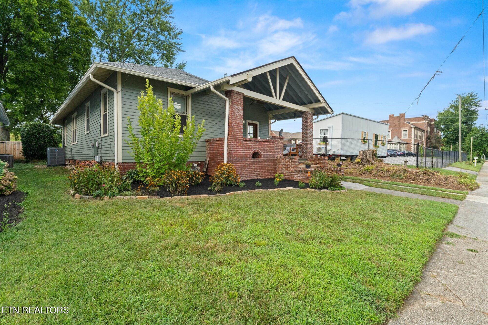 Knoxville, Tennessee, 37917, United States, 3 Bedrooms Bedrooms, ,2 BathroomsBathrooms,Residential,For Sale,1905773