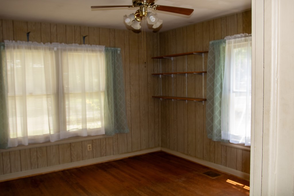 Fredericksburg, Texas, 78624, United States, 3 Bedrooms Bedrooms, ,4 BathroomsBathrooms,Residential,For Sale,1983806