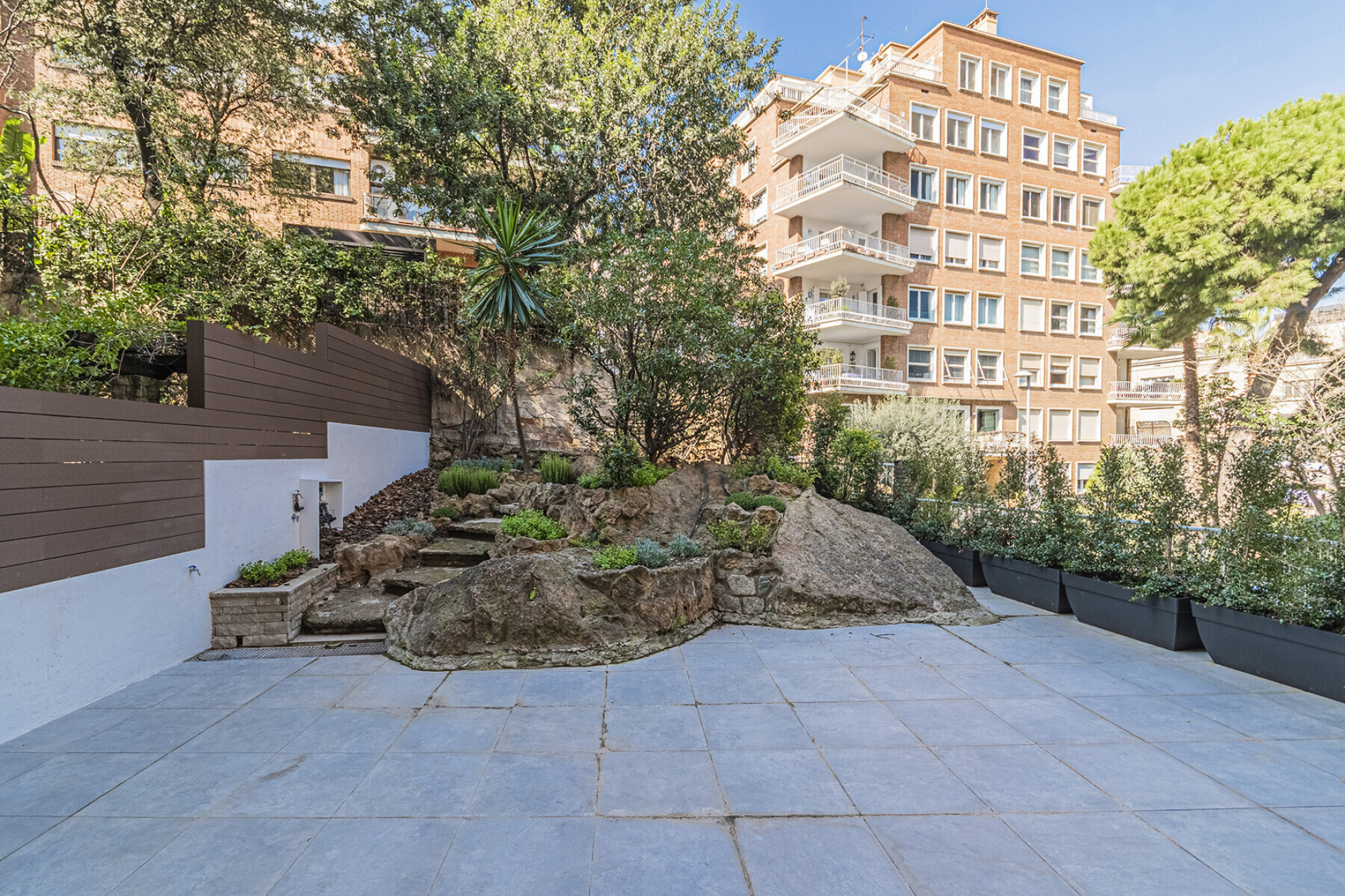  Fantastic renovated apartment with large garden at the living room level - 物件實景
