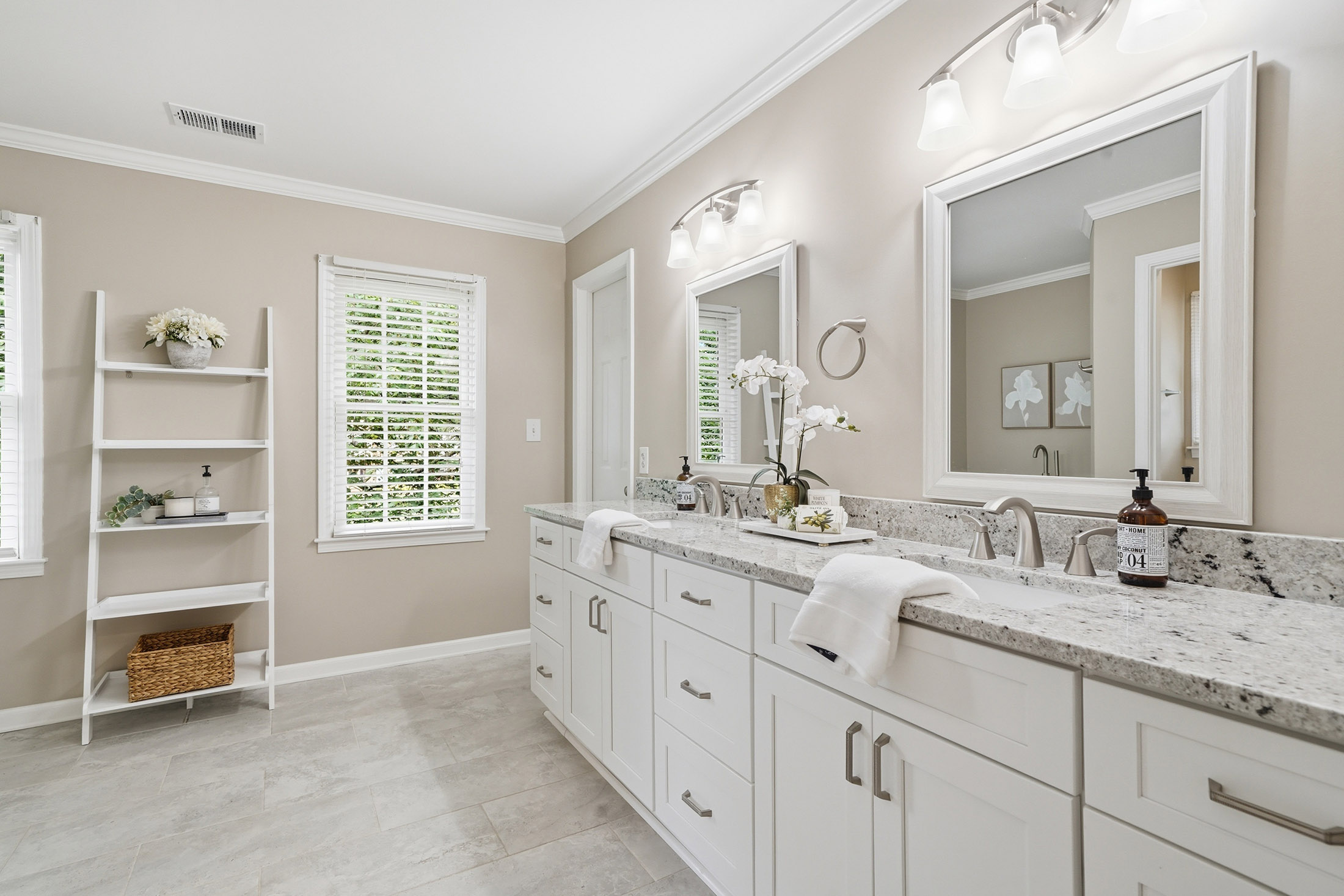  Tucked Into a Cul-de-Sac in Johns Creek’s Sought-After Glastonberry Neighborhood - 物件實景