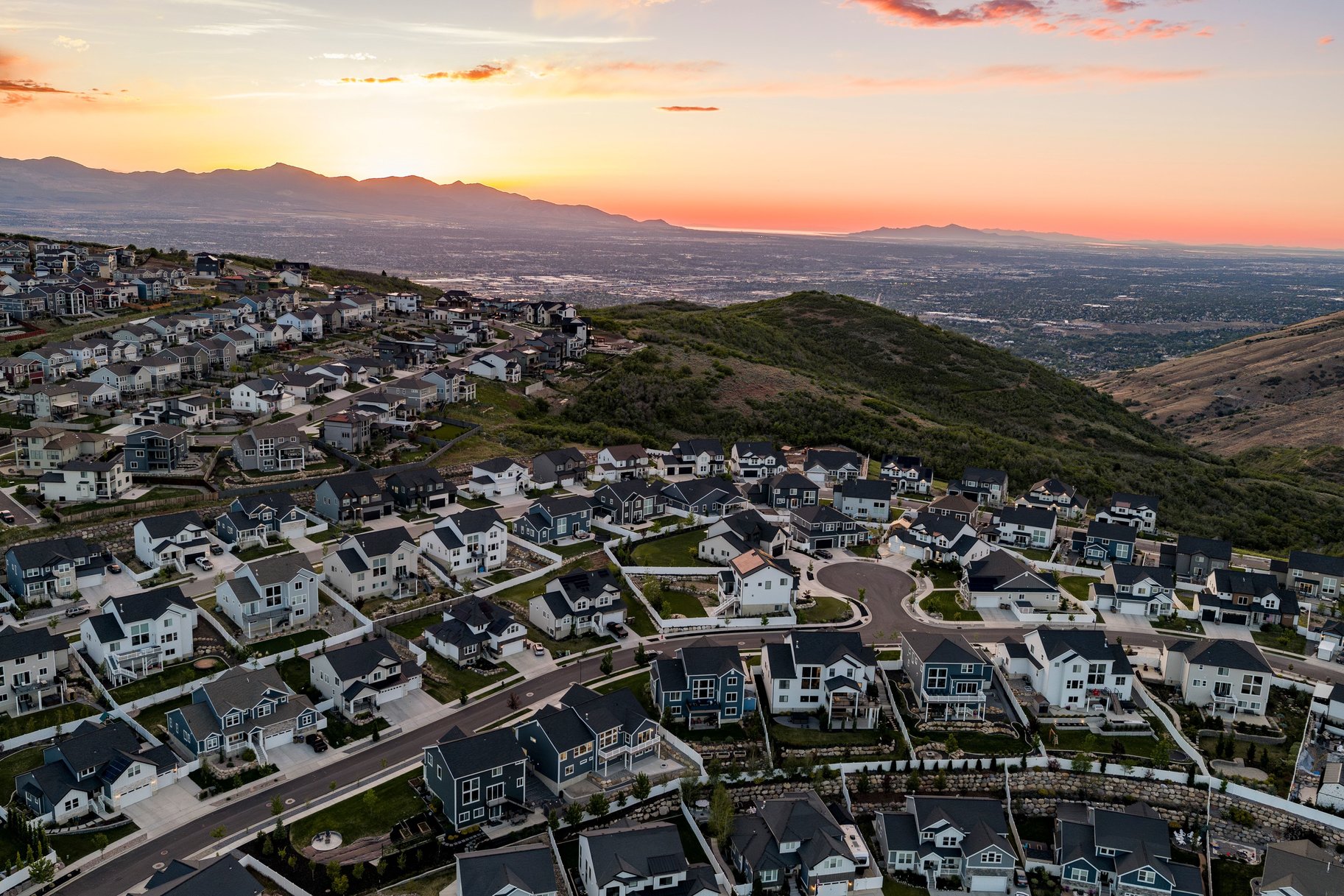  Walkout Rambler with Timpanogos & Lone Peak Views and Close Trail Access - 物件實景