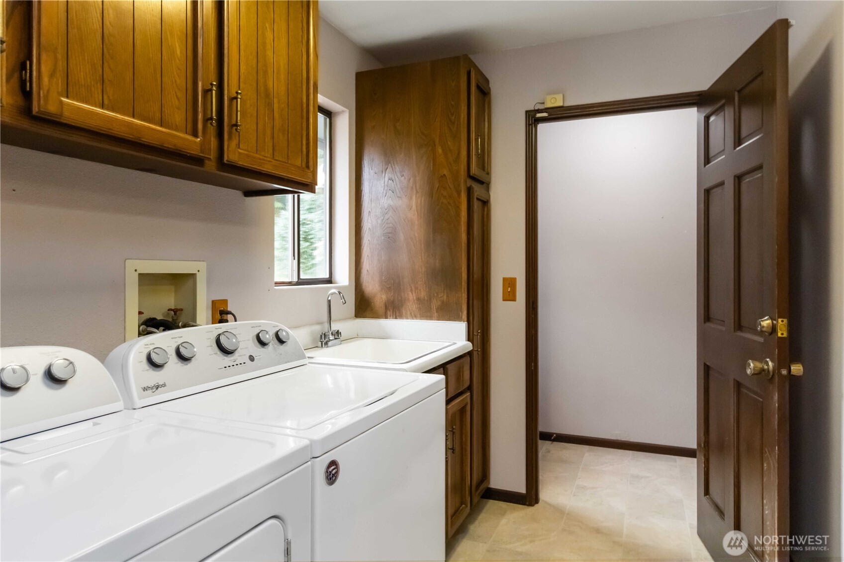 Longview, Washington, 98632, United States, 4 Bedrooms Bedrooms, ,2 BathroomsBathrooms,Residential,For Sale,1986535