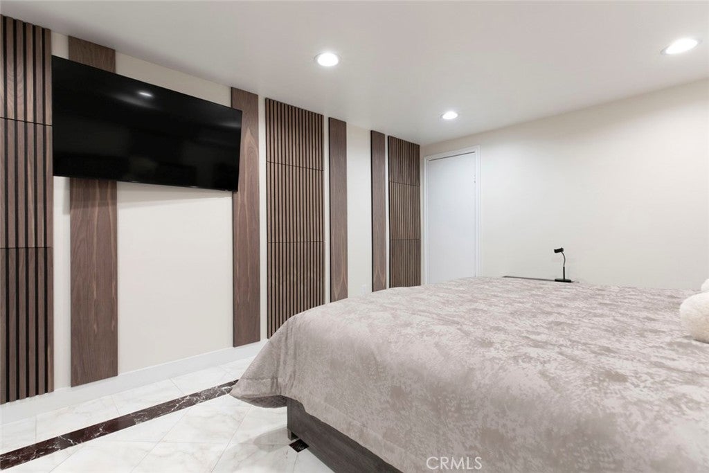 Glendale, California, 91201, United States, 4 Bedrooms Bedrooms, ,5 BathroomsBathrooms,Residential,For Sale,1969452