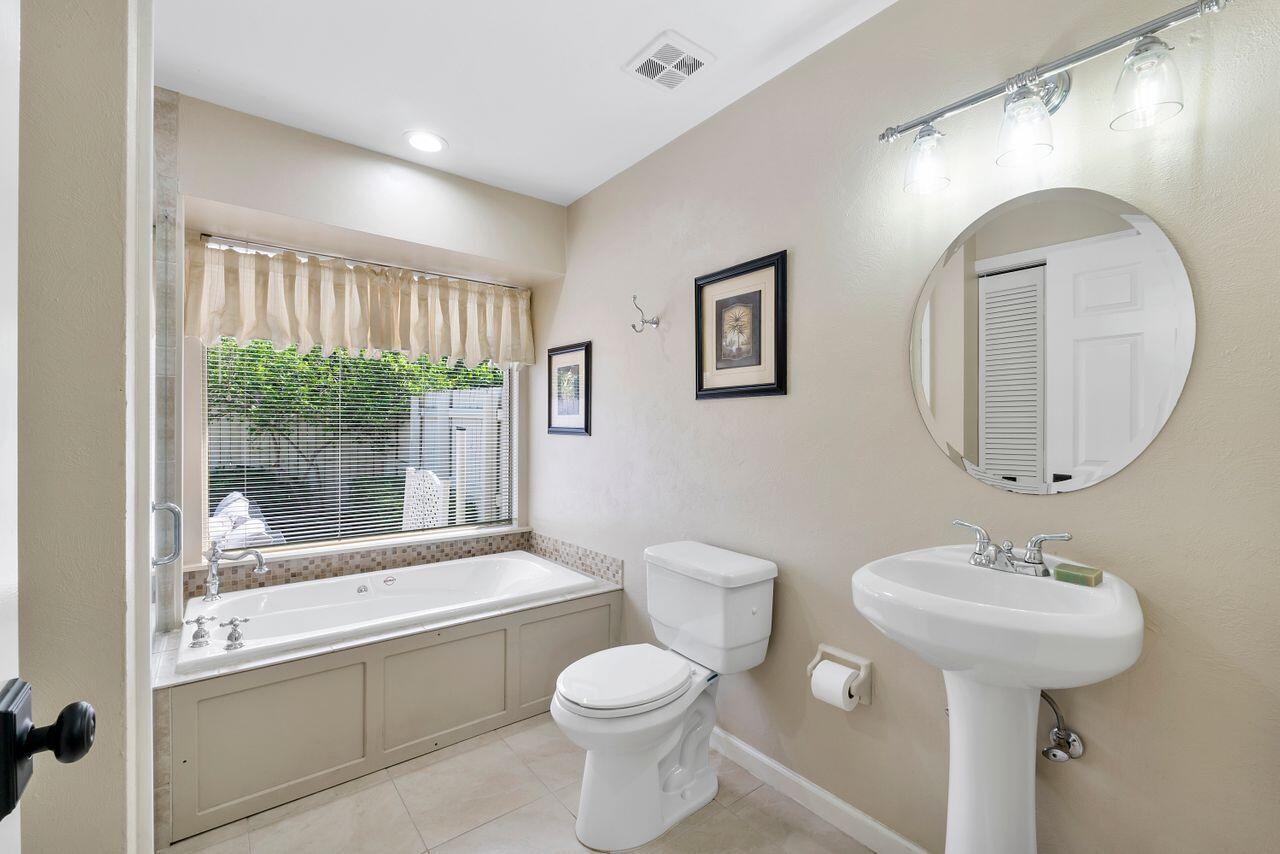 Wellington, Florida, 33414, United States, 2 Bedrooms Bedrooms, ,2 BathroomsBathrooms,Residential,For Sale,1892262