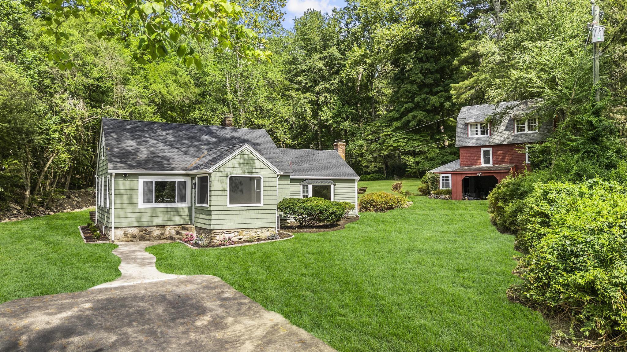 Newtown, Connecticut, 06482, United States, 4 Bedrooms Bedrooms, ,3 BathroomsBathrooms,Residential,For Sale,1991779