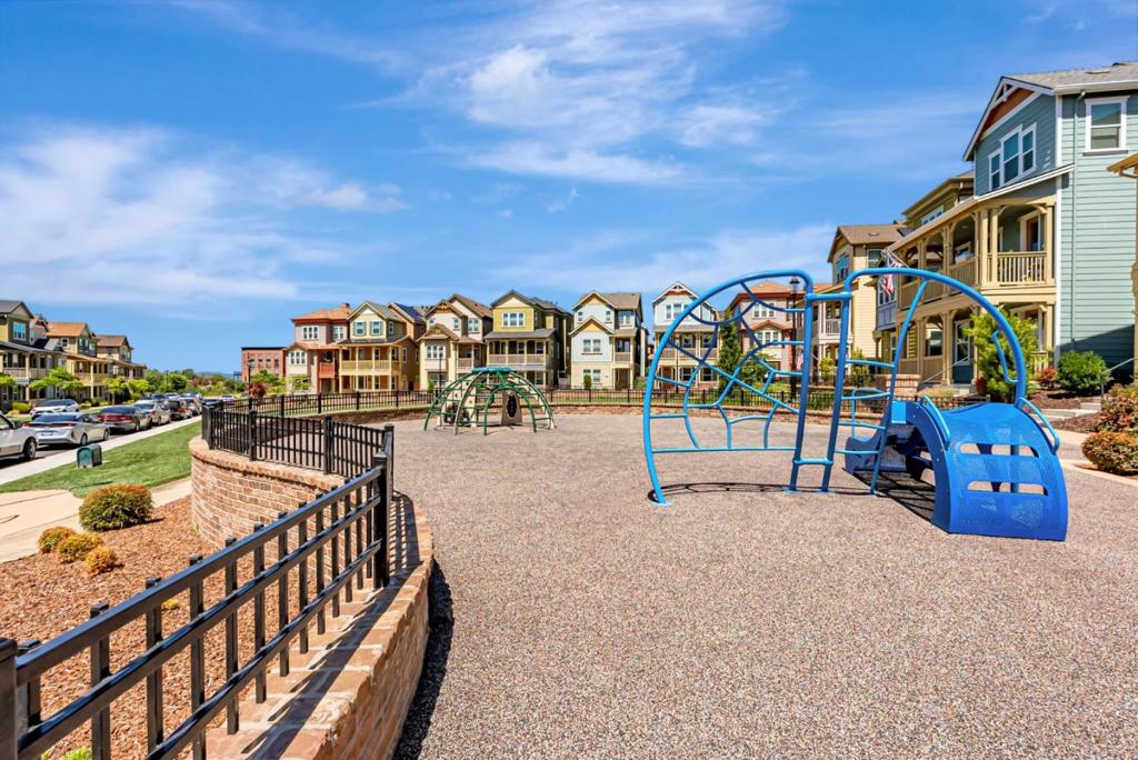 Hercules, California, 94547, United States, 4 Bedrooms Bedrooms, ,3 BathroomsBathrooms,Residential,For Sale,1978520